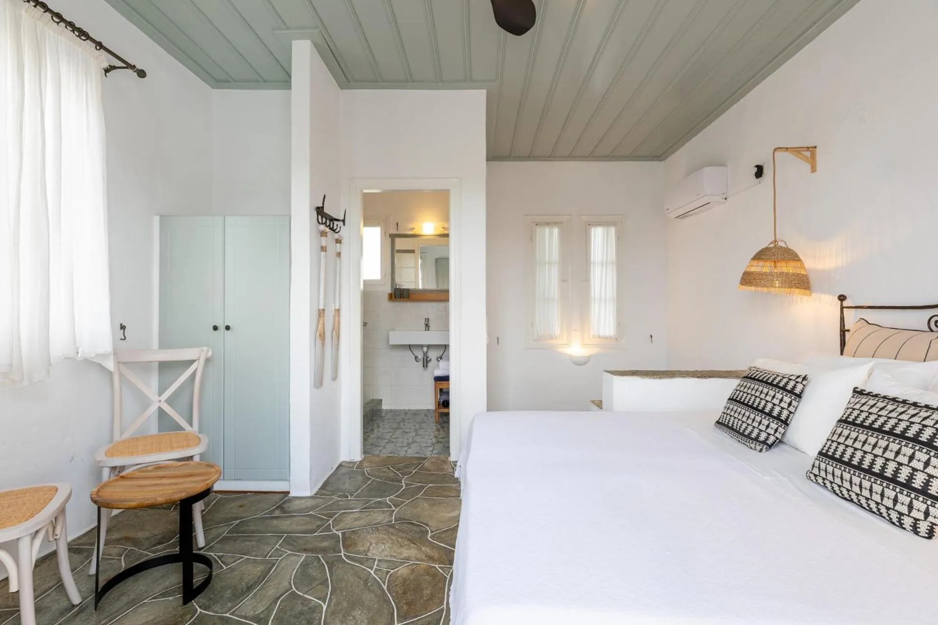 Photo of the whole room, Bed in Lighthouse Hotel