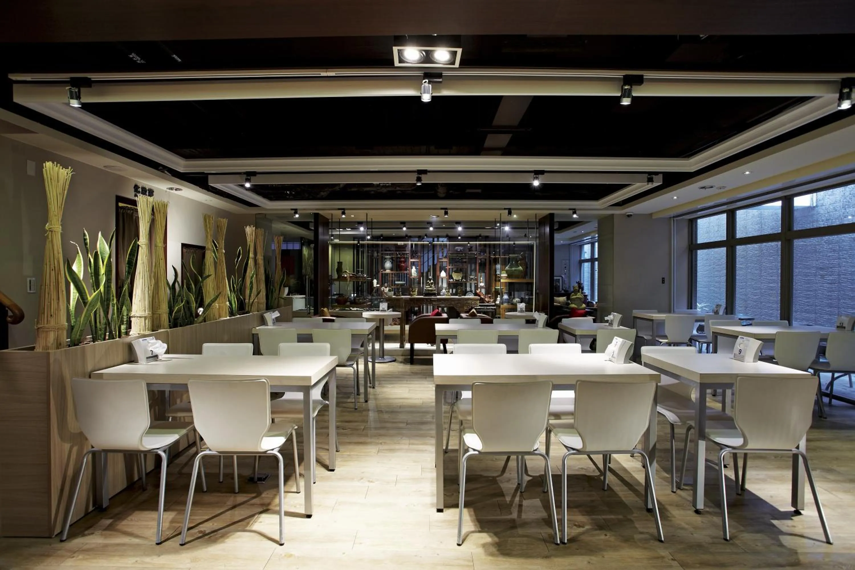 Restaurant/places to eat in Micasa Hotel