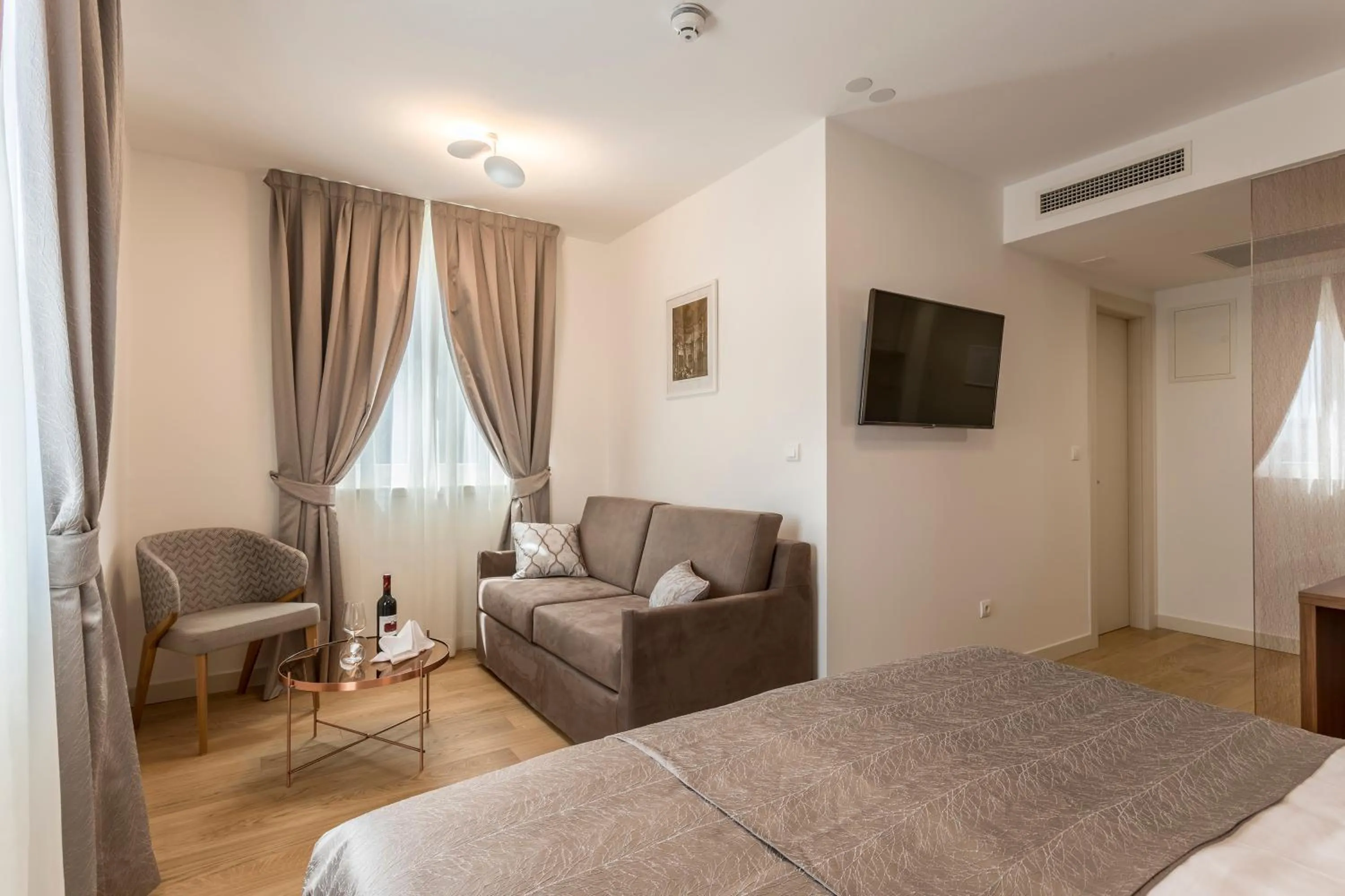 Seating area, Bed in Residence Stine