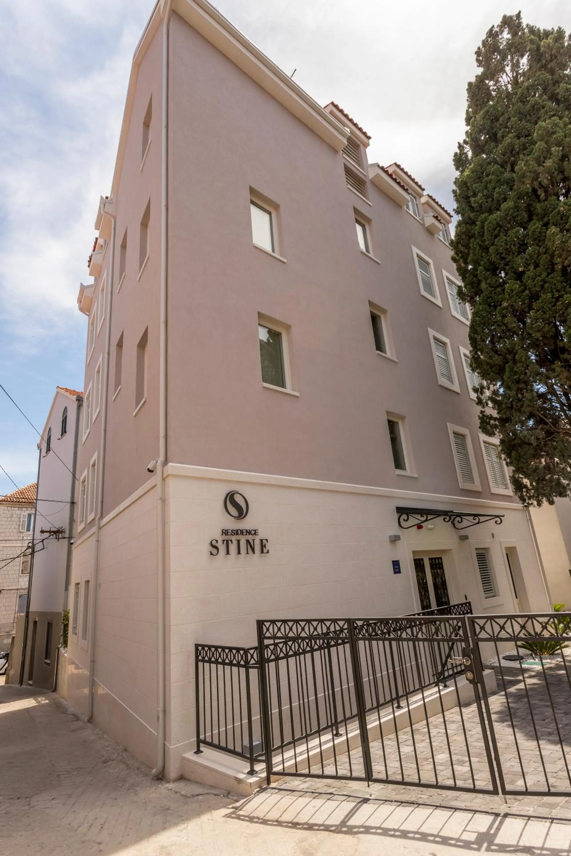 Property building in Residence Stine