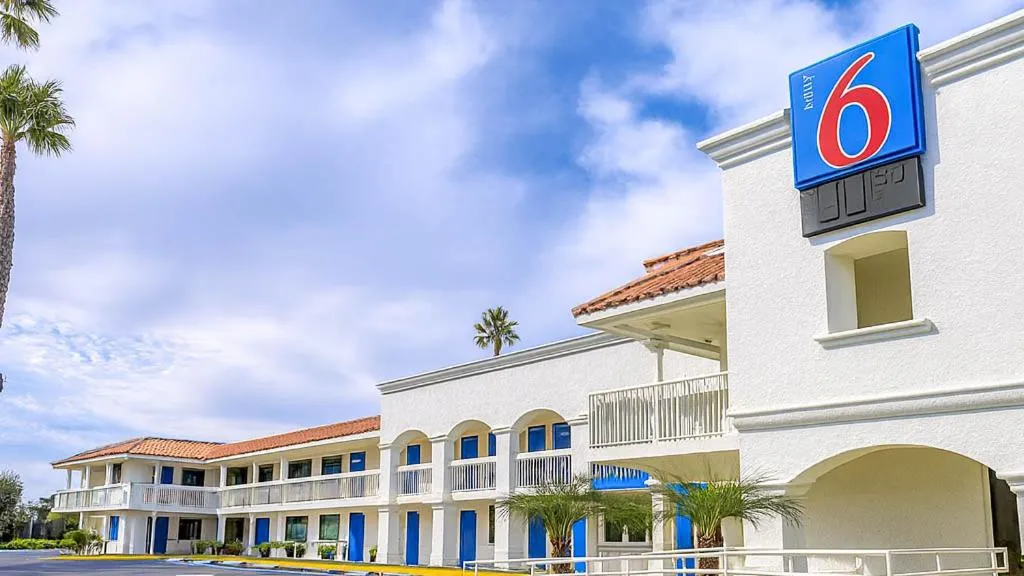 Property building in Motel 6-Carlsbad, CA Beach