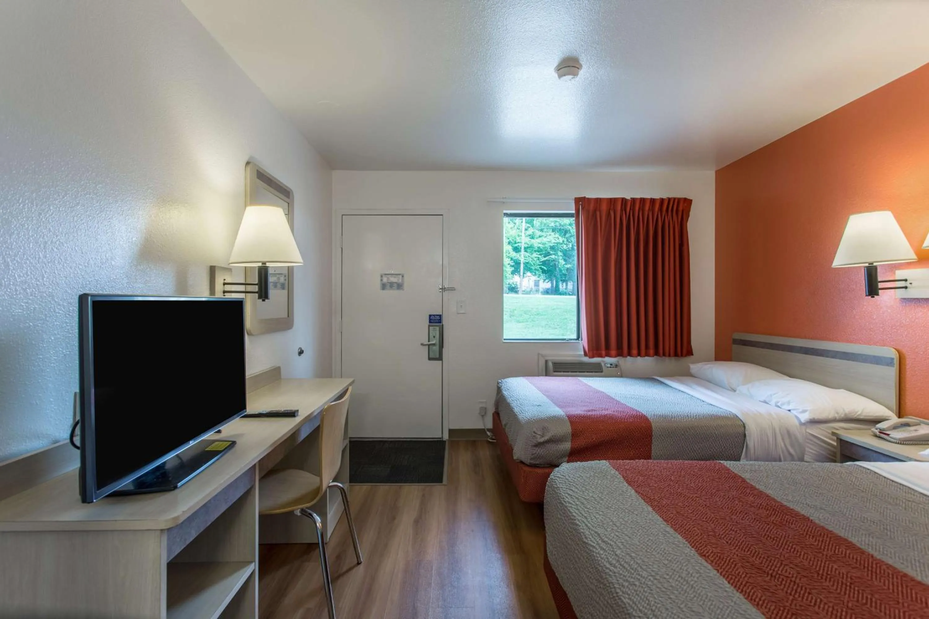 TV and multimedia, Bed in Motel 6-Goodlettsville, TN - Nashville