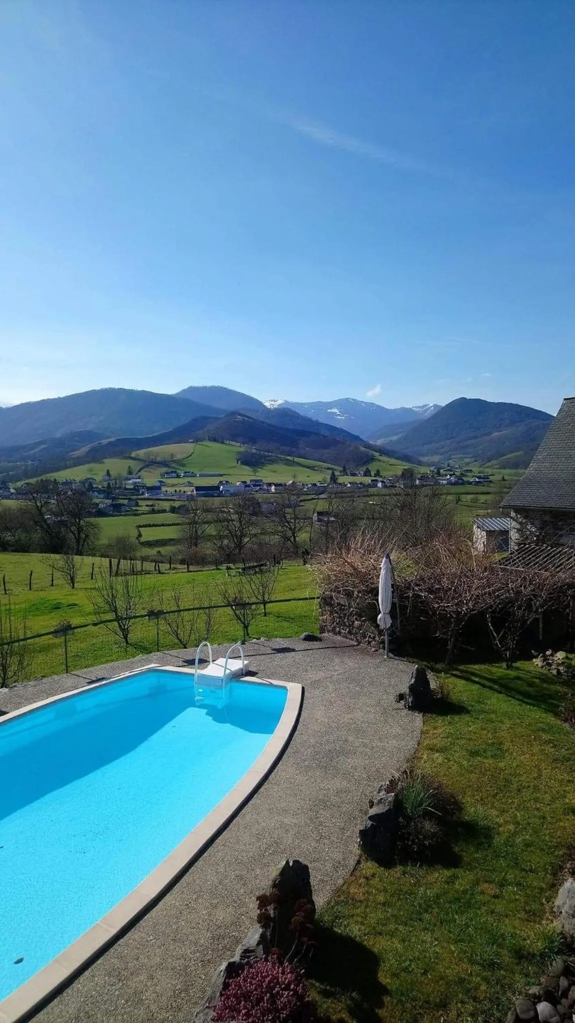 Pool view in Mountain Vacances - Maison Rachou