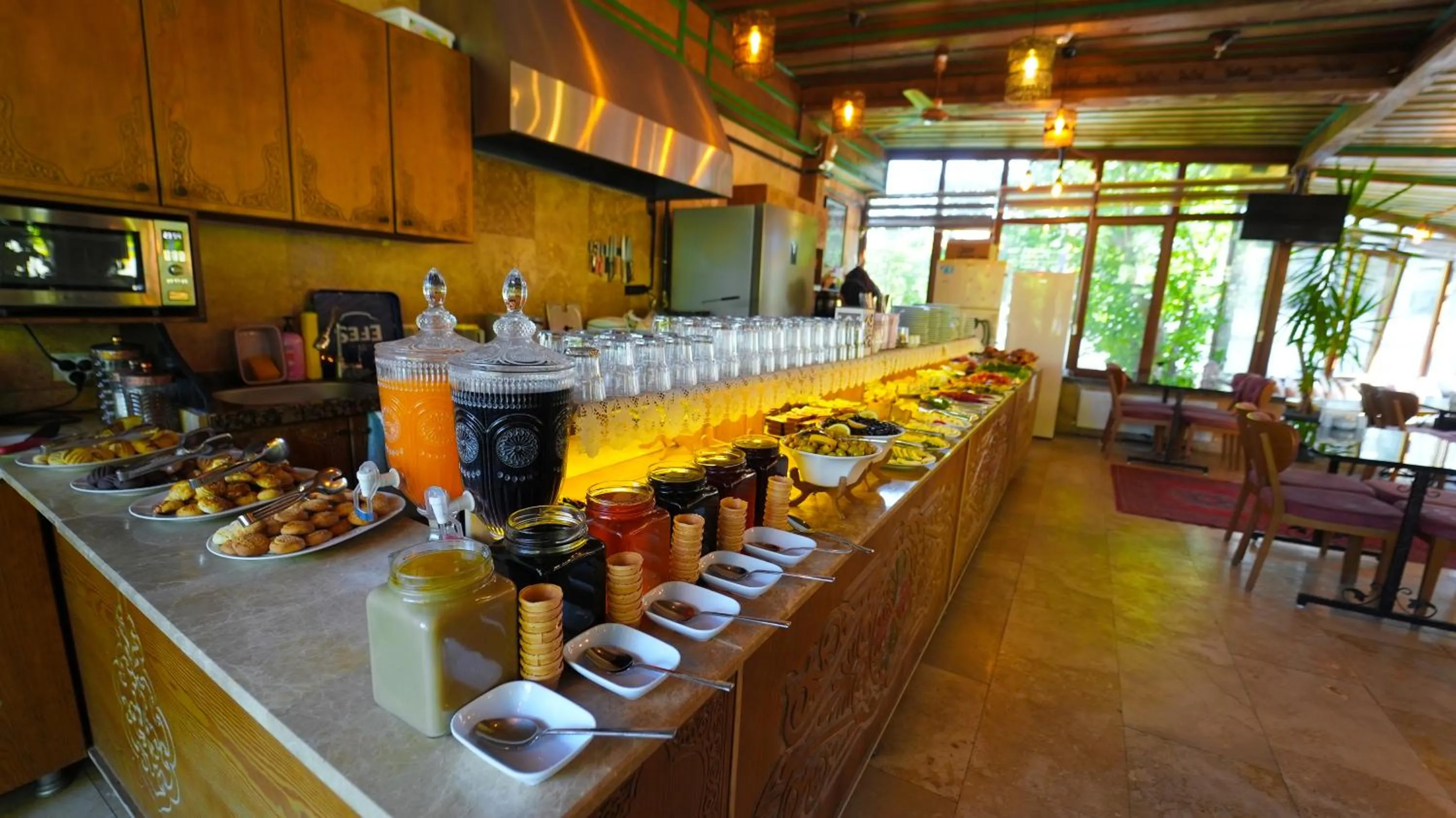 Restaurant/places to eat in Grand Elite Cave Suites