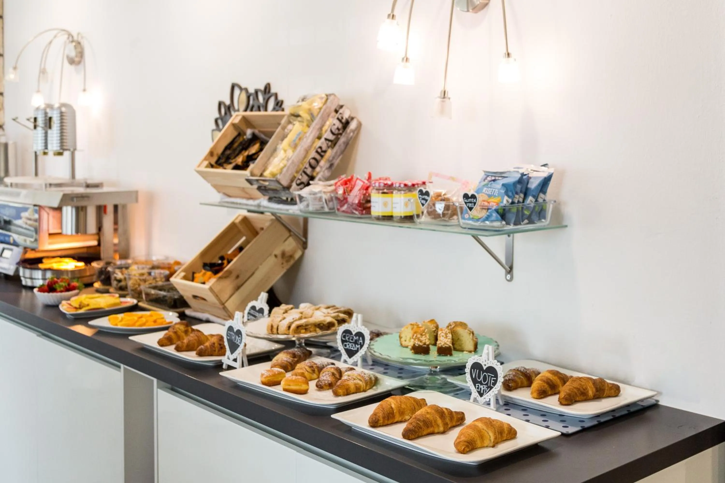 Breakfast in Casa Canarino