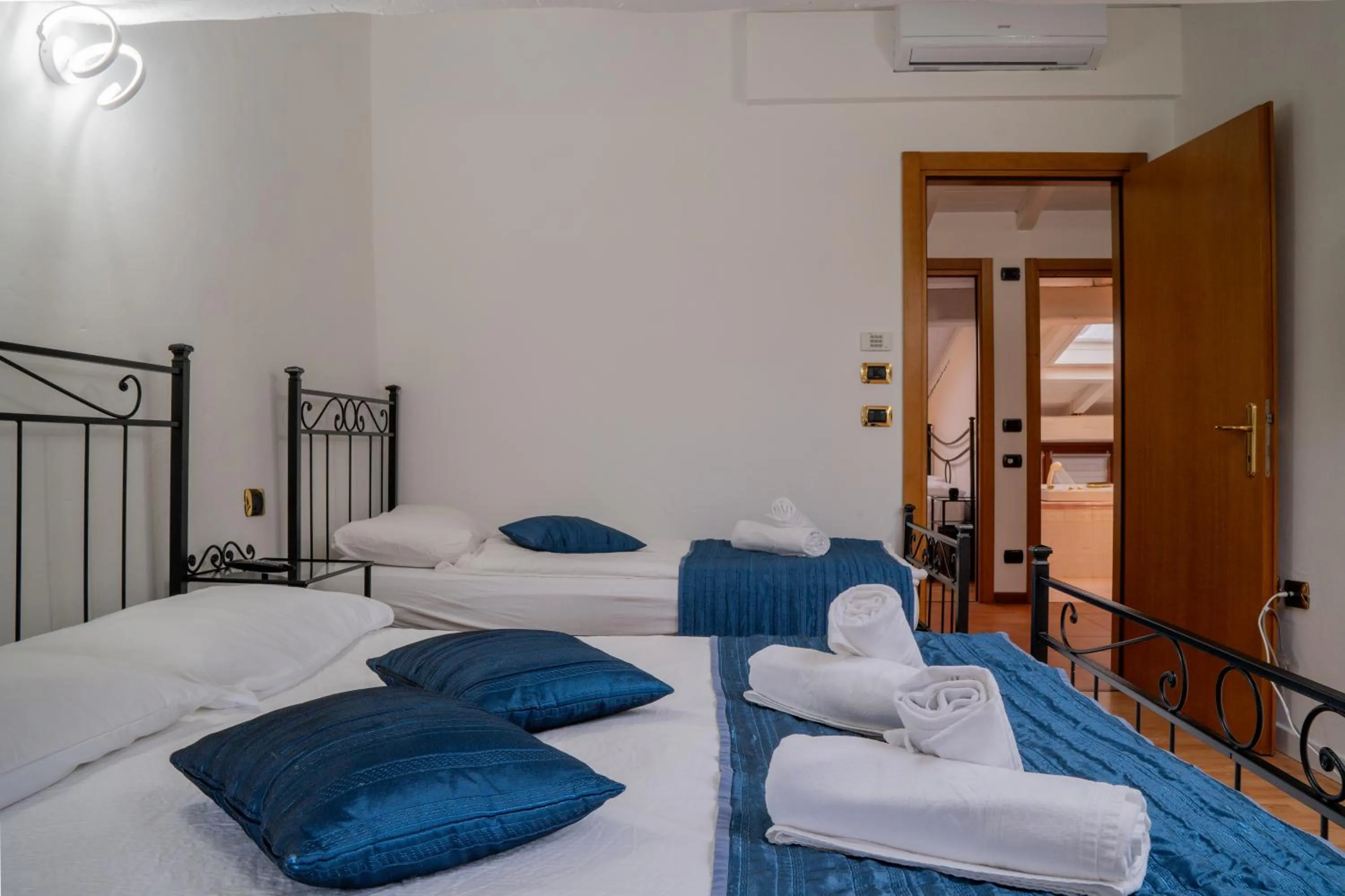 Bedroom, Bed in Casa Canarino