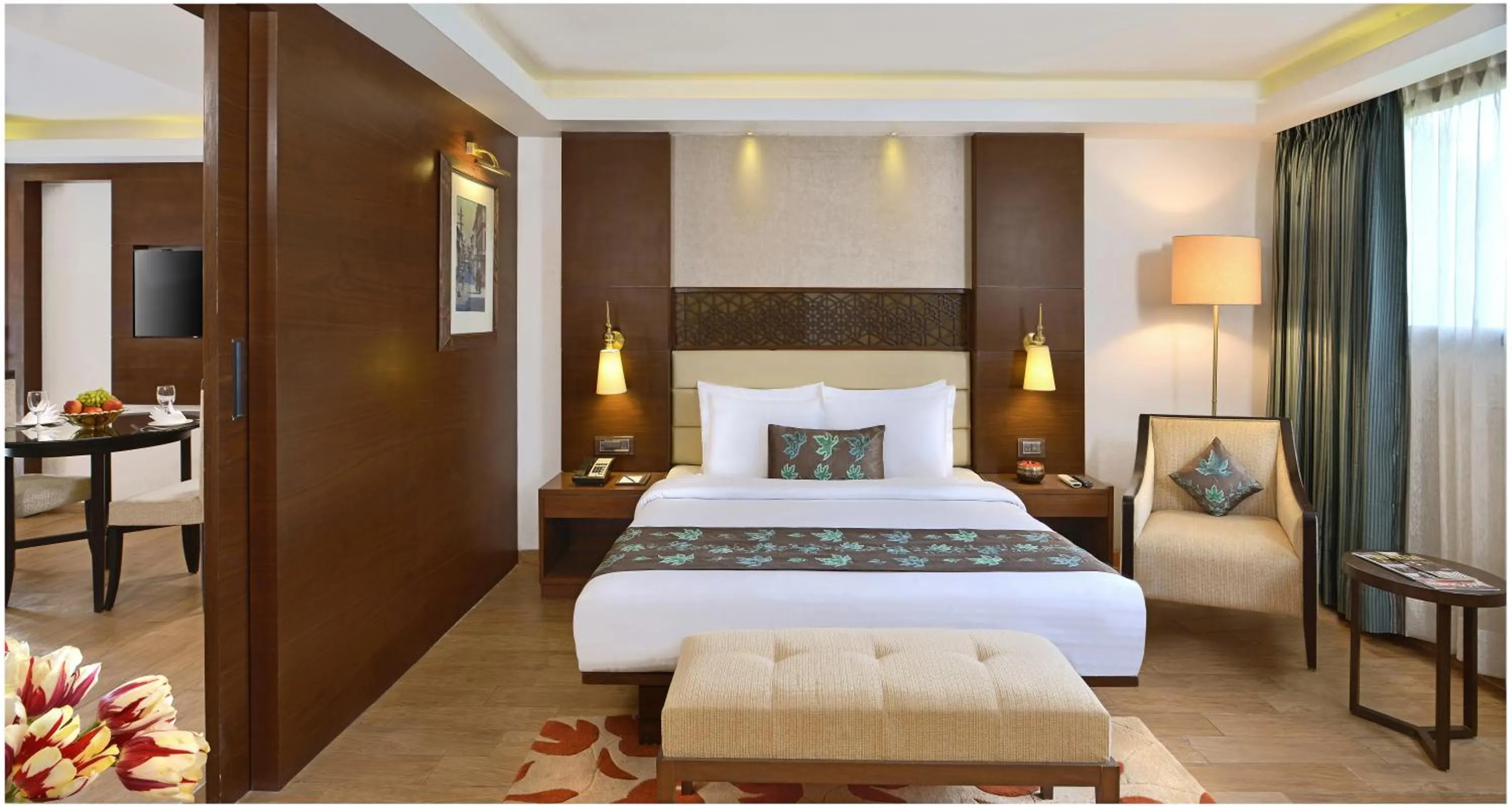 Bedroom, Bed in Golden Tulip Srinagar