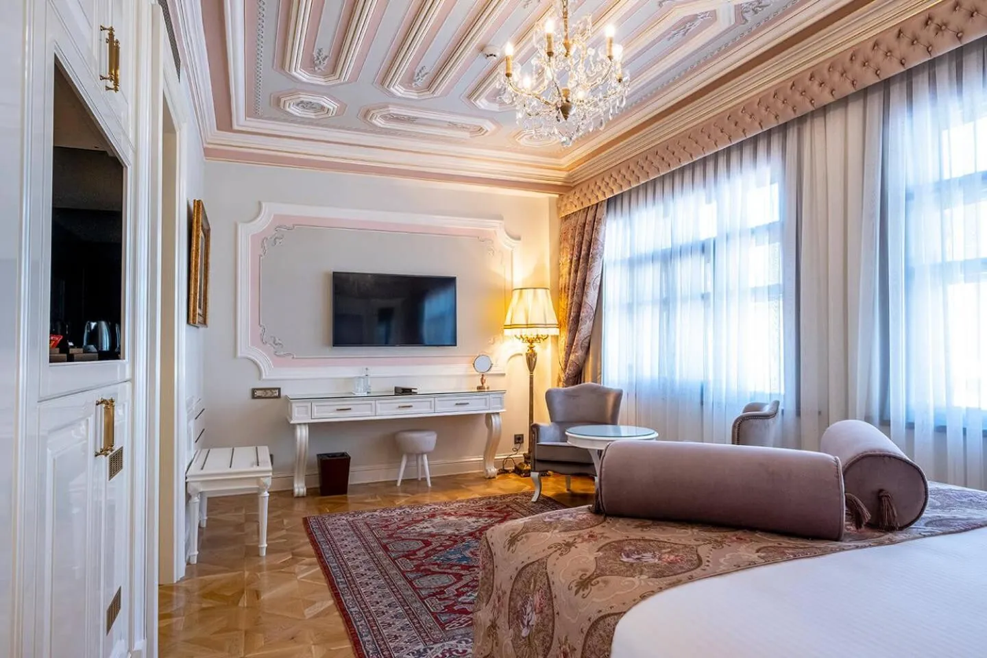 Photo of the whole room in Ortaköy Hotel