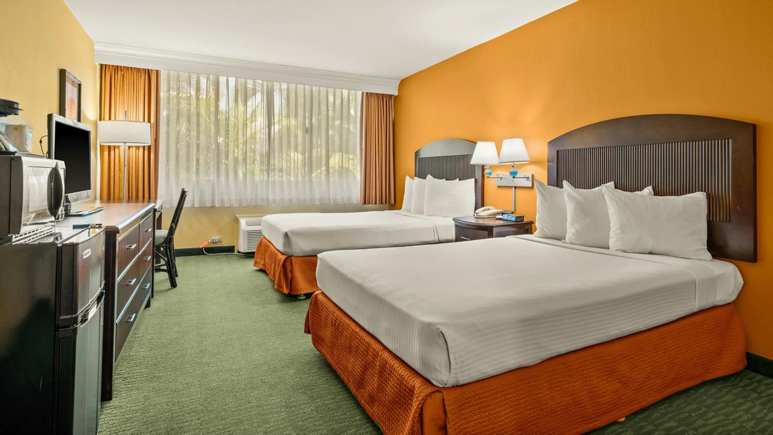 Bed in Airport Honolulu Hotel, Trademark Collection by Wyndham