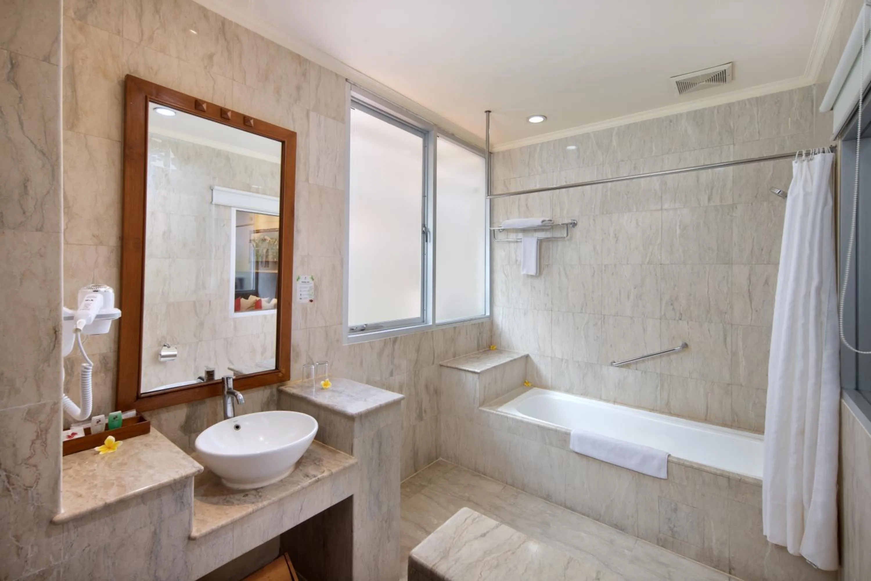 Bathroom in Grand Istana Rama Hotel