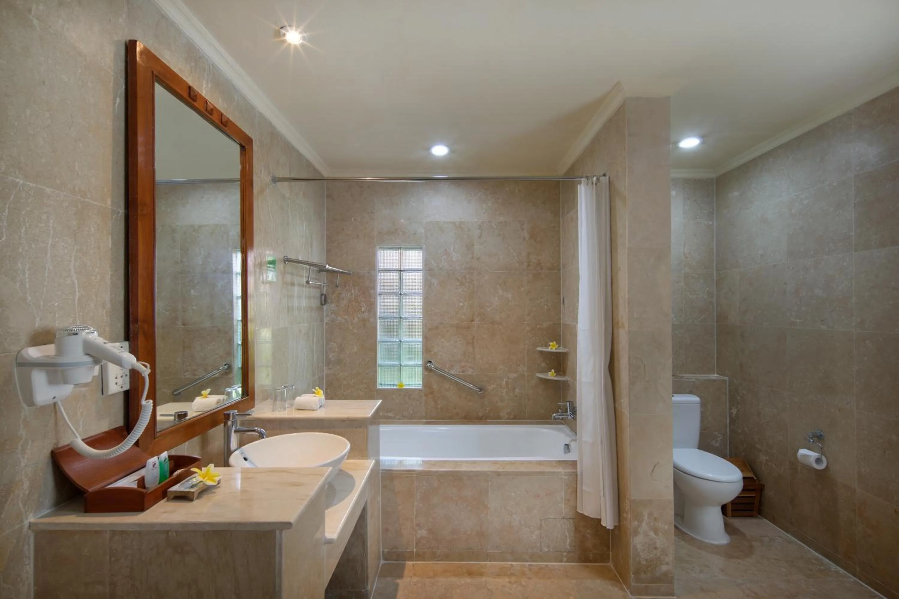 Bathroom in Grand Istana Rama Hotel