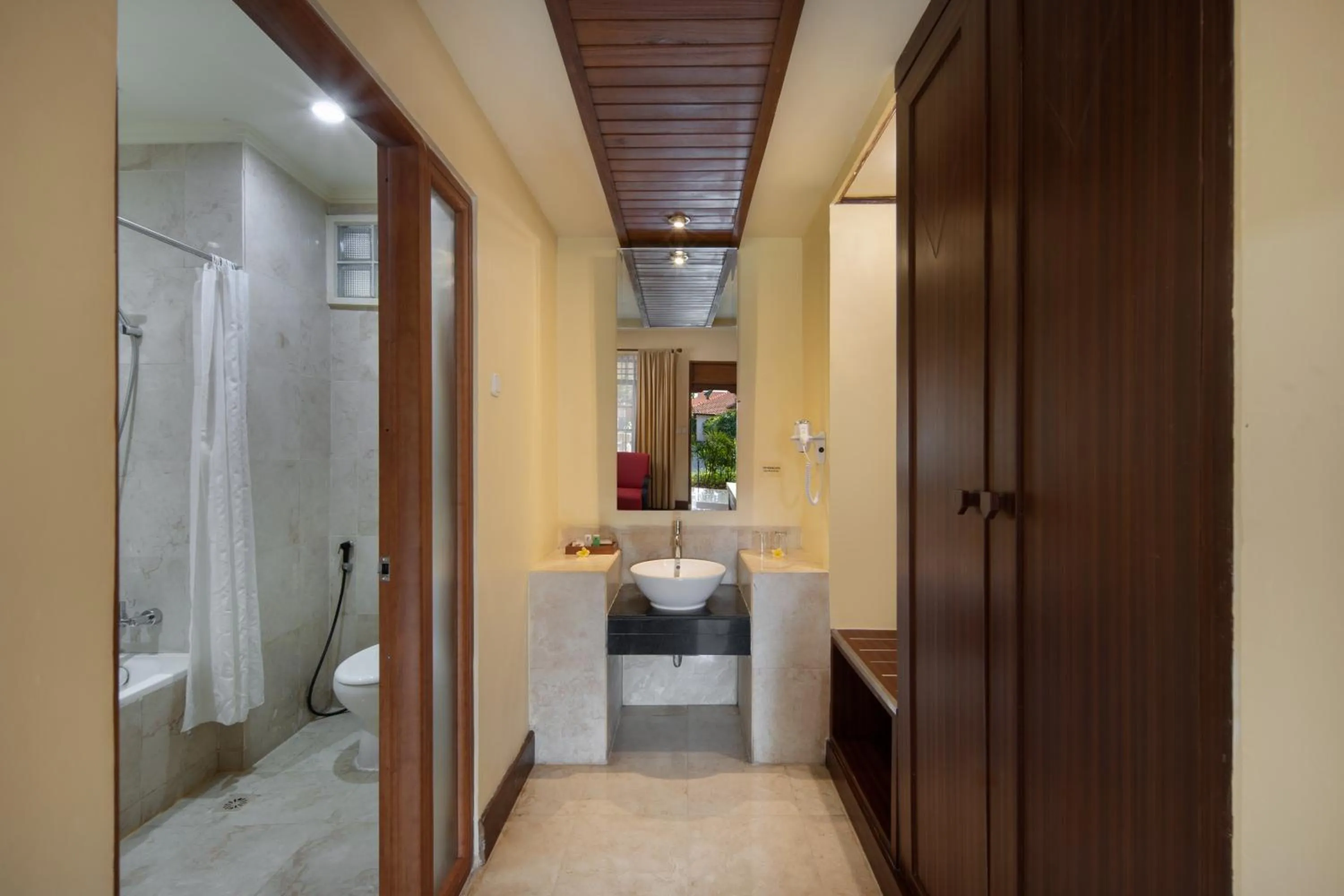 Bathroom in Grand Istana Rama Hotel