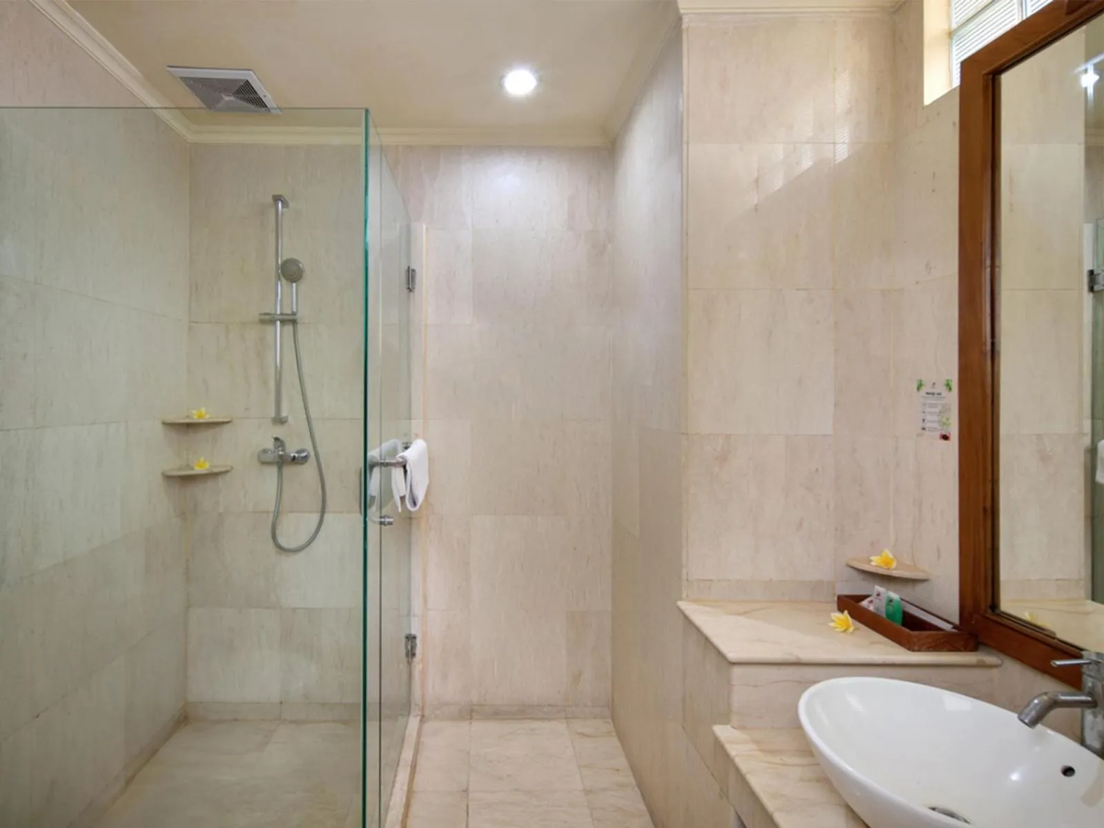 Shower in Grand Istana Rama Hotel