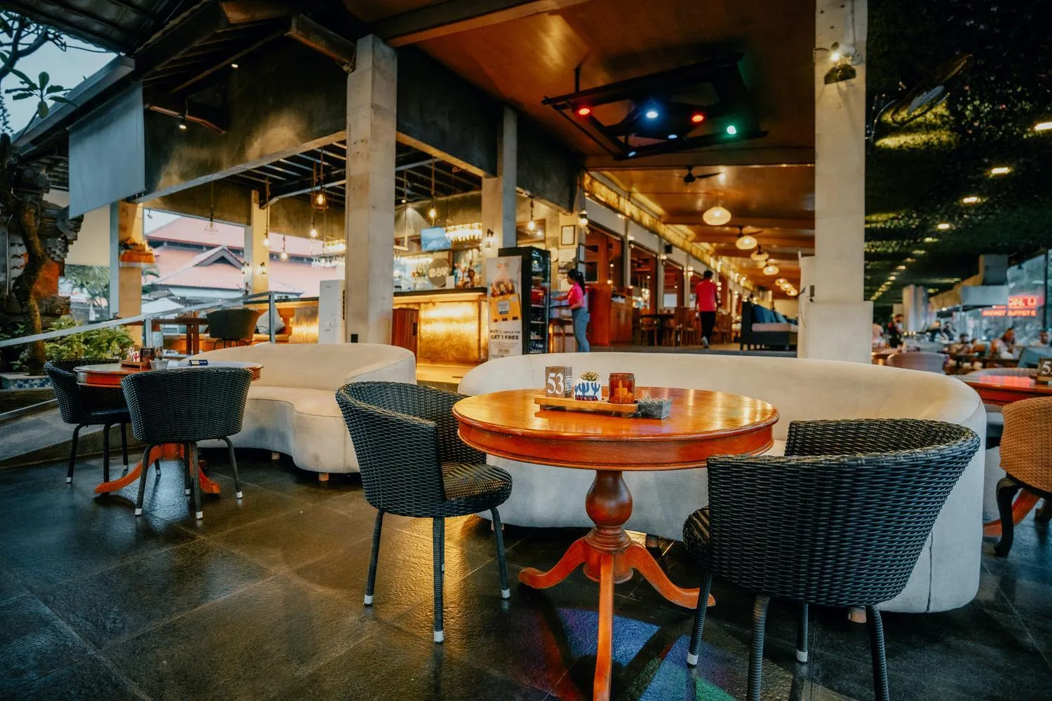 Restaurant/places to eat in Grand Istana Rama Hotel