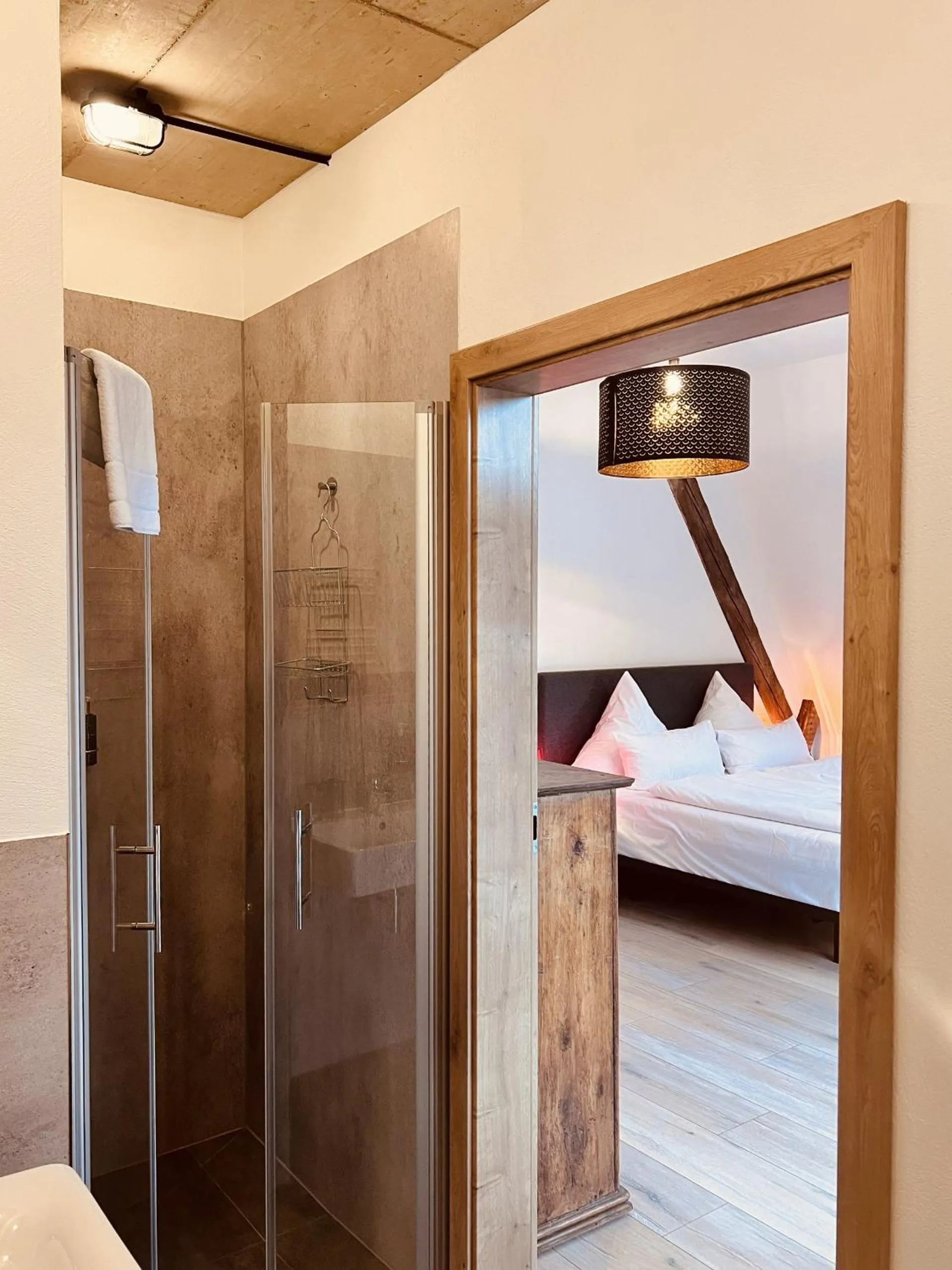 Bathroom, Bed in Hotel Villa Vie Cochem