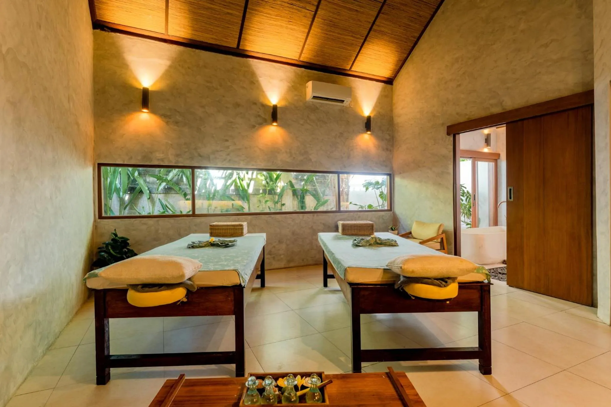 Spa and wellness centre/facilities, Bed in Sri Phala Resort & Villa