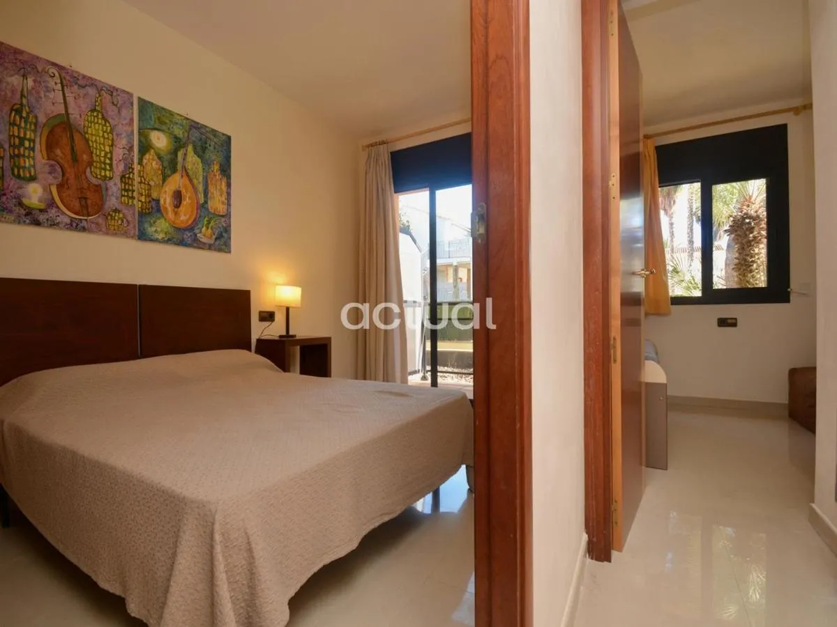 Bed in Xaloc Esc.B Bajos A