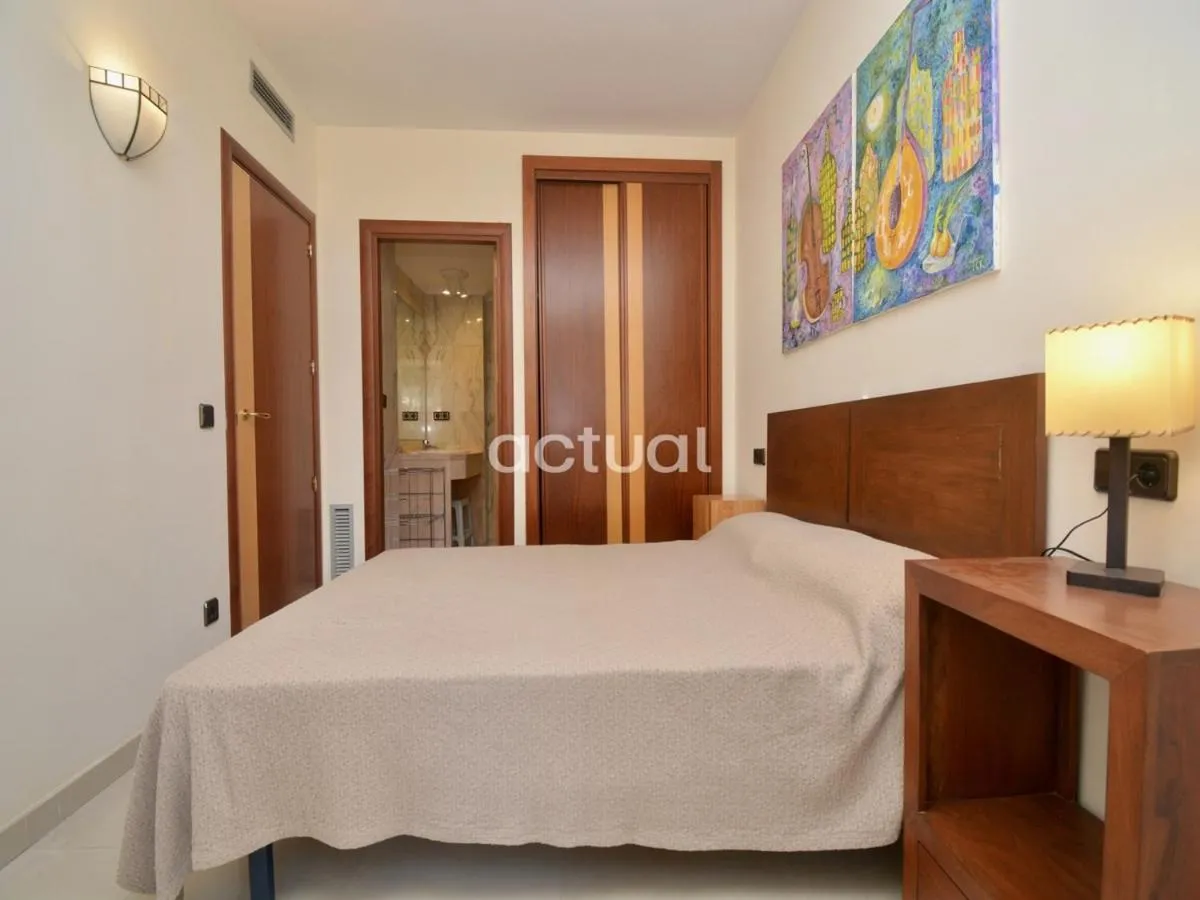 Bed in Xaloc Esc.B Bajos A