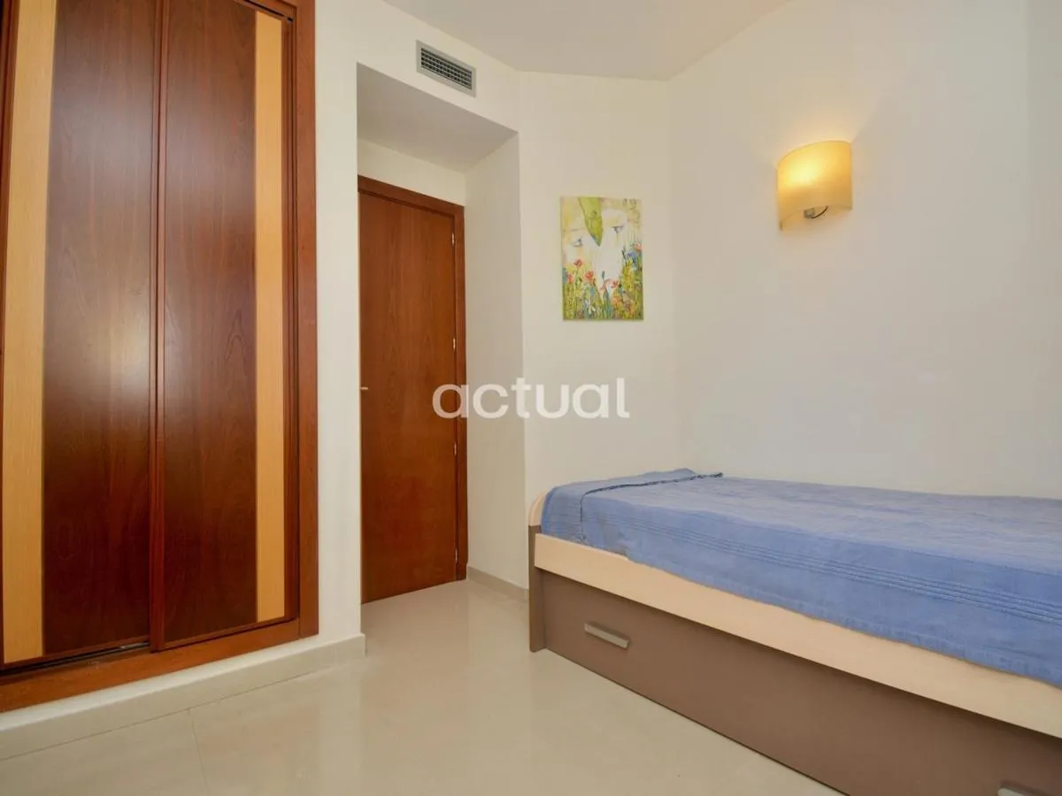 Bed in Xaloc Esc.B Bajos A