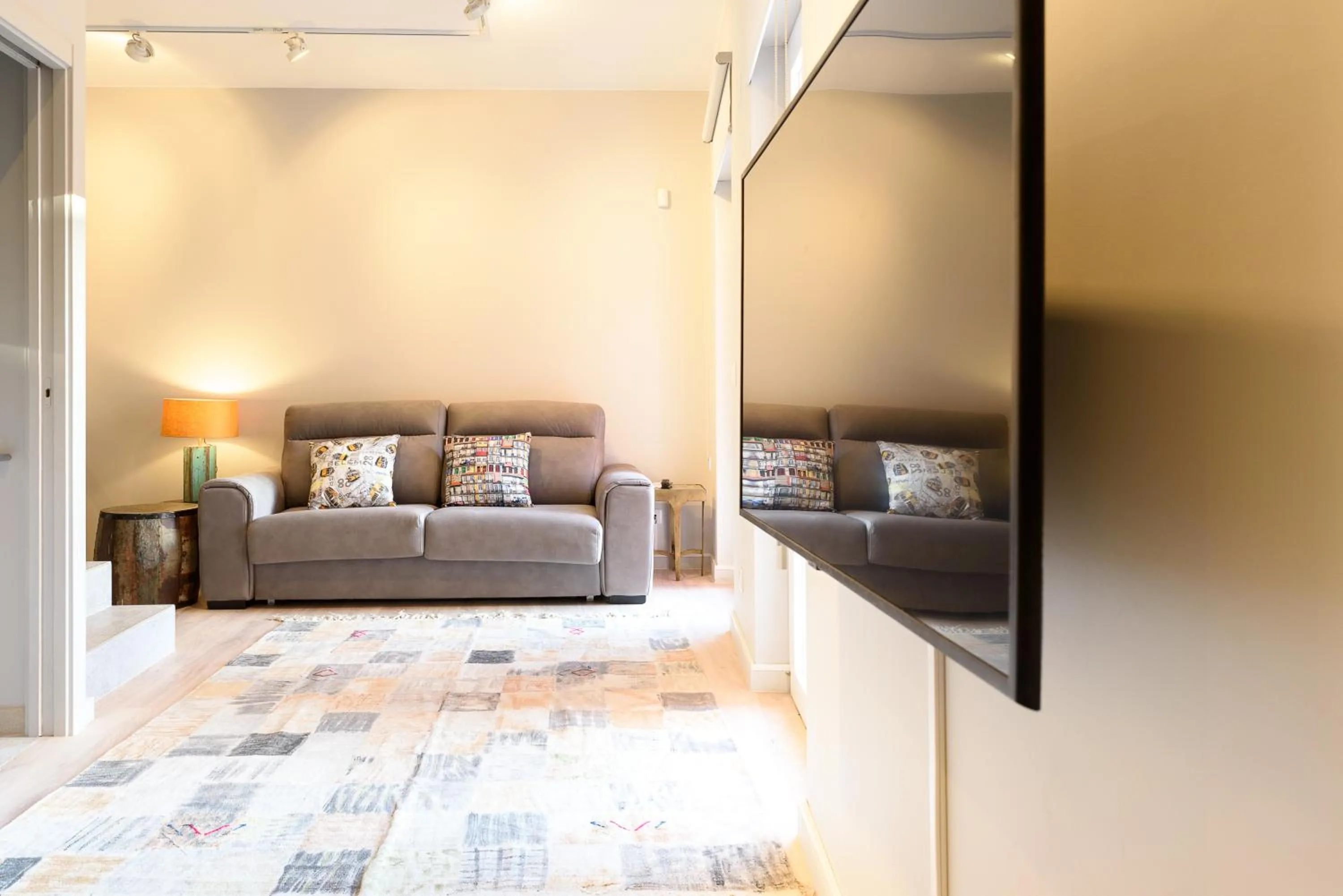 TV and multimedia in Sitio dos Cavaleiros Daily Serviced Apartments