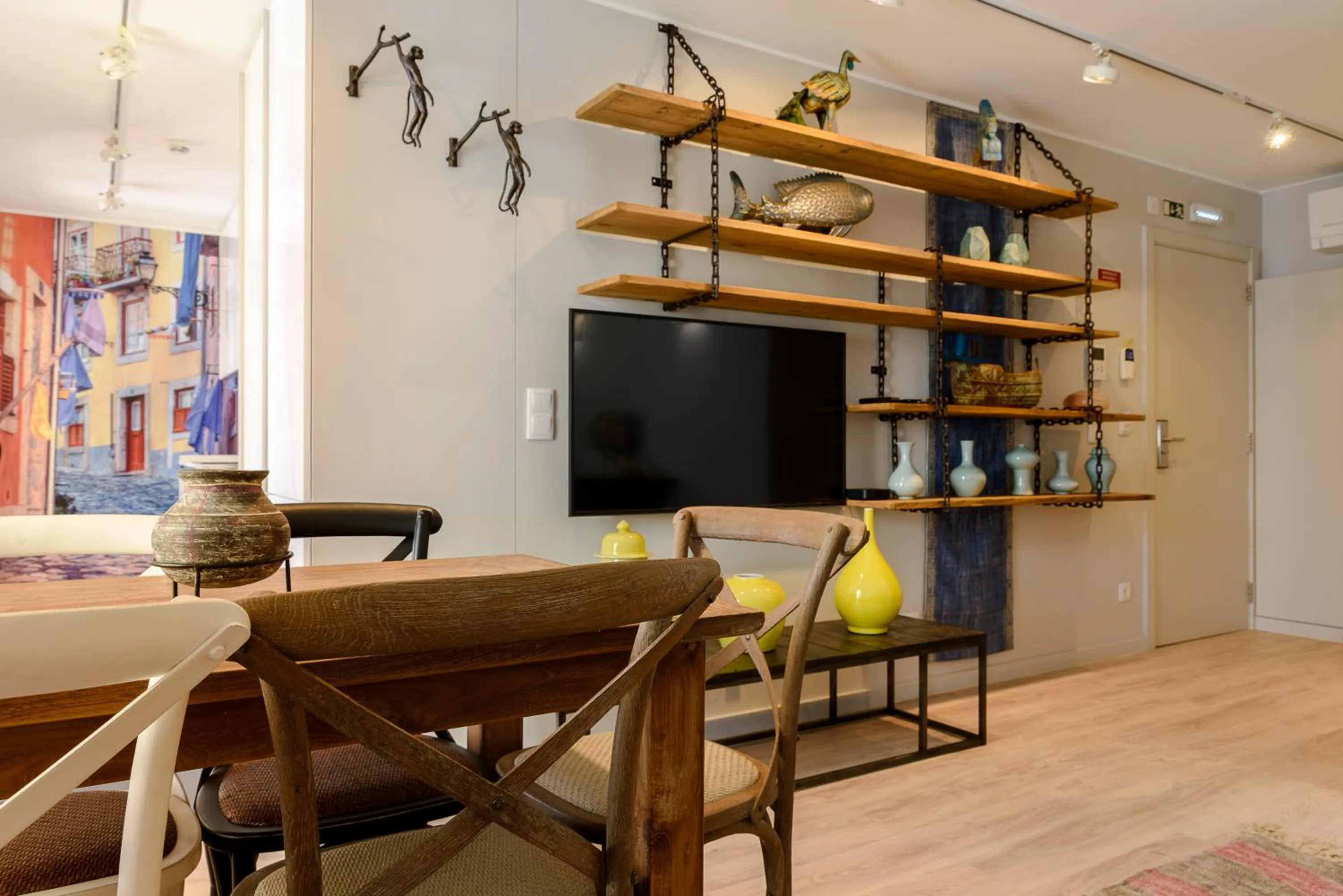 TV and multimedia in Sitio dos Cavaleiros Daily Serviced Apartments