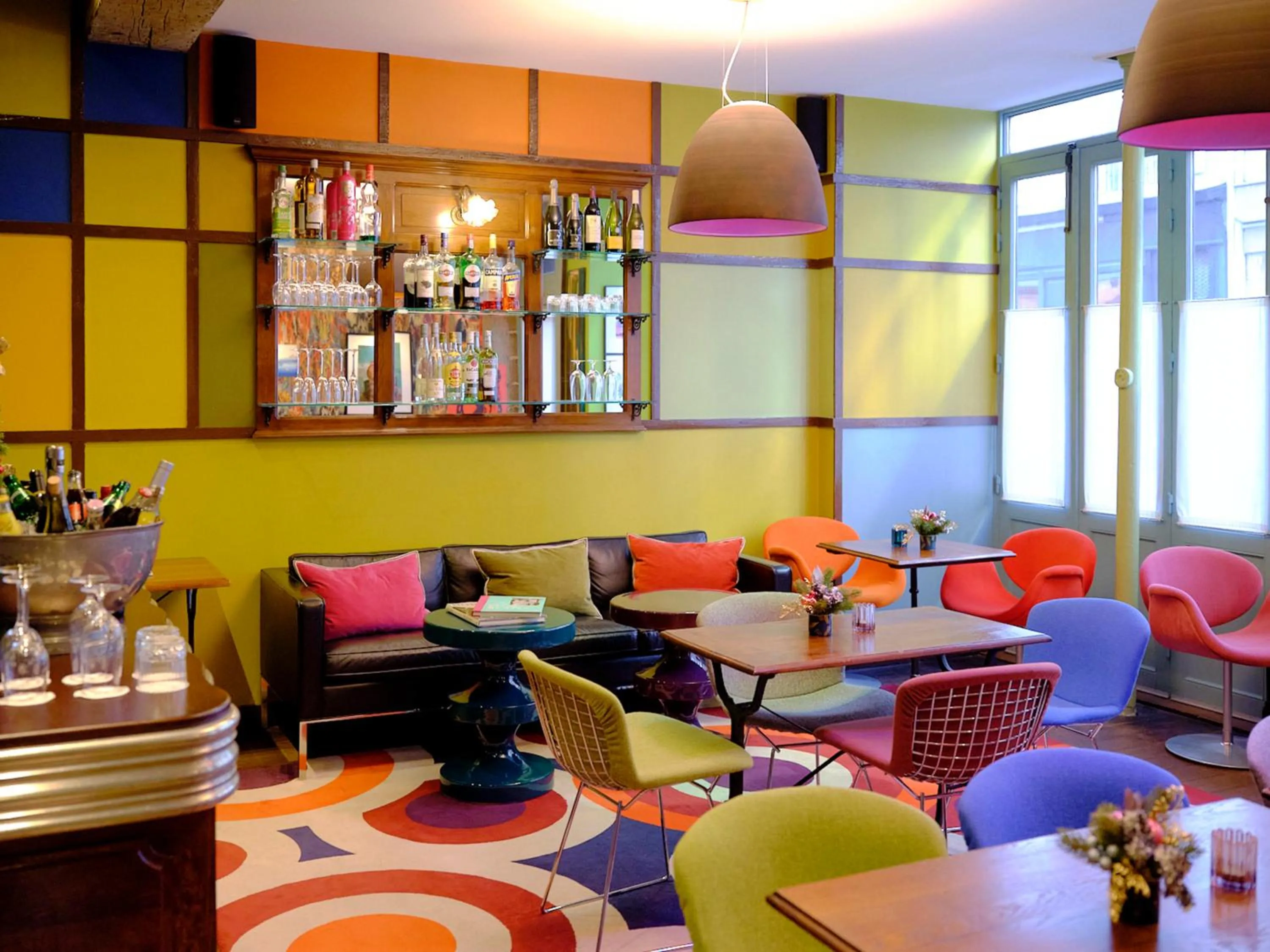 Restaurant/places to eat in Hôtel du Petit Moulin, Haute Couture hotel by Lacroix