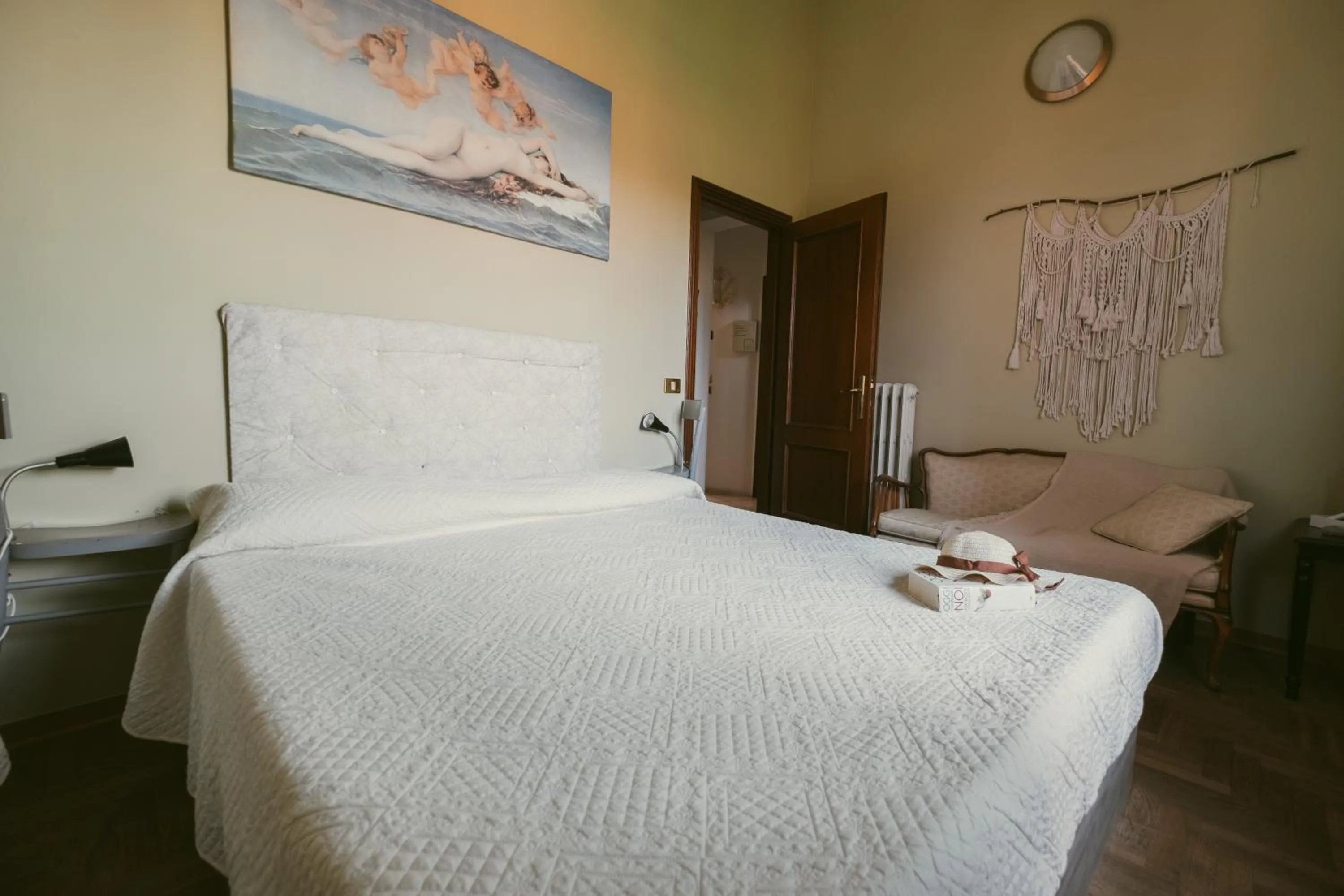 Photo of the whole room, Bed in Palazzetto del Pittore in San Quirico d'Orcia