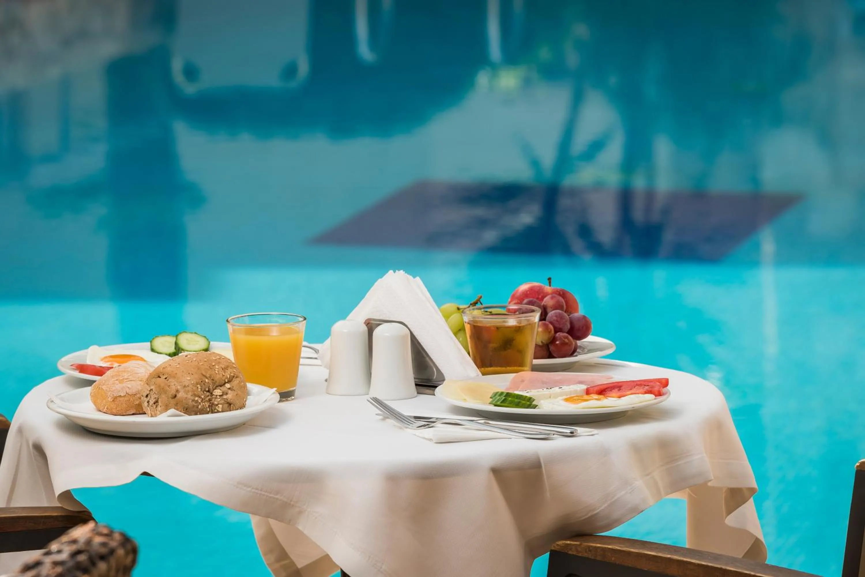 Breakfast in Elotis Suites