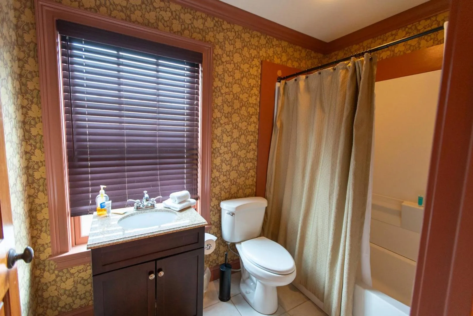 Bathroom in Howard's Creek Inn