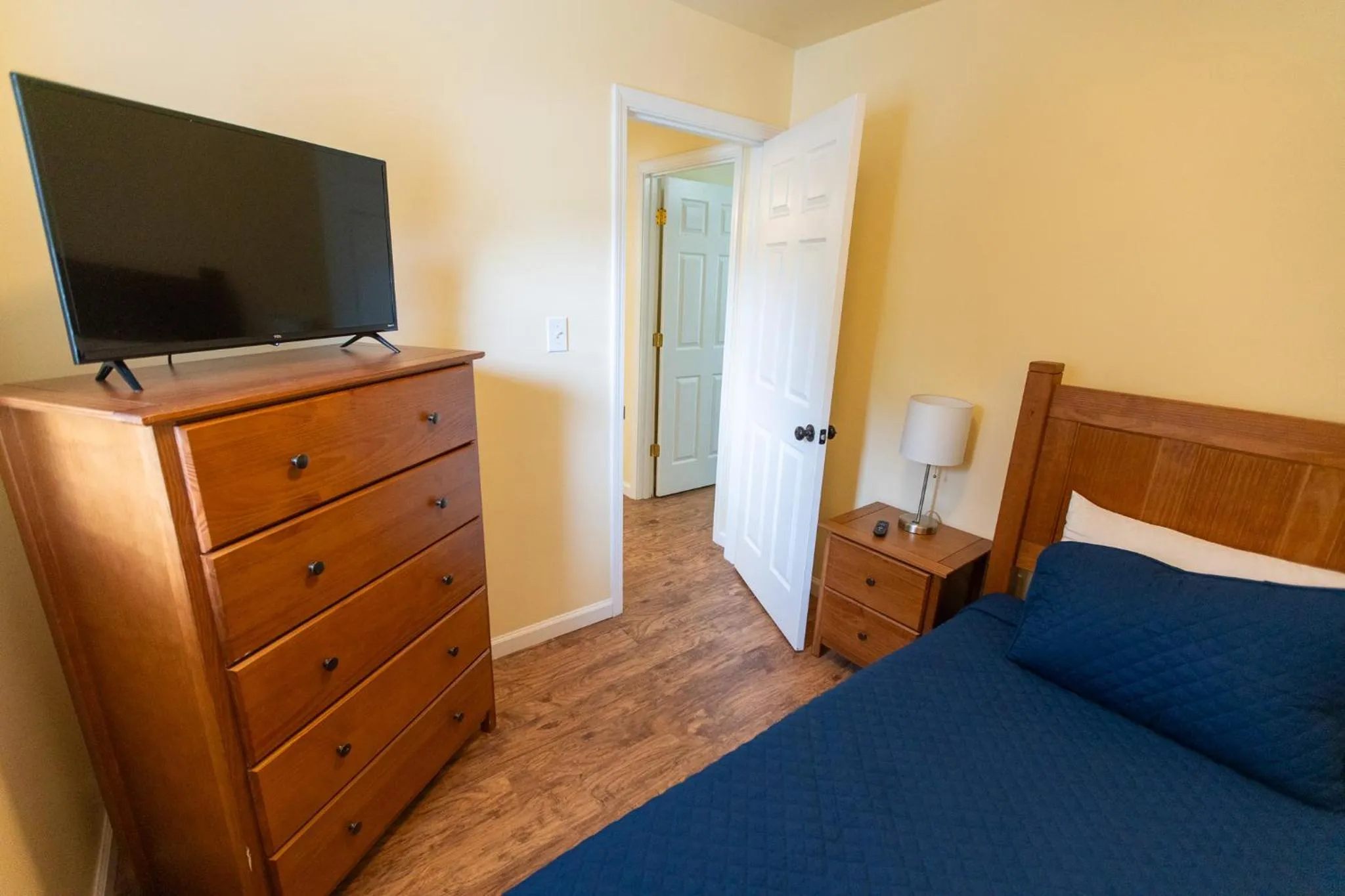 Bed in Howard's Creek Inn