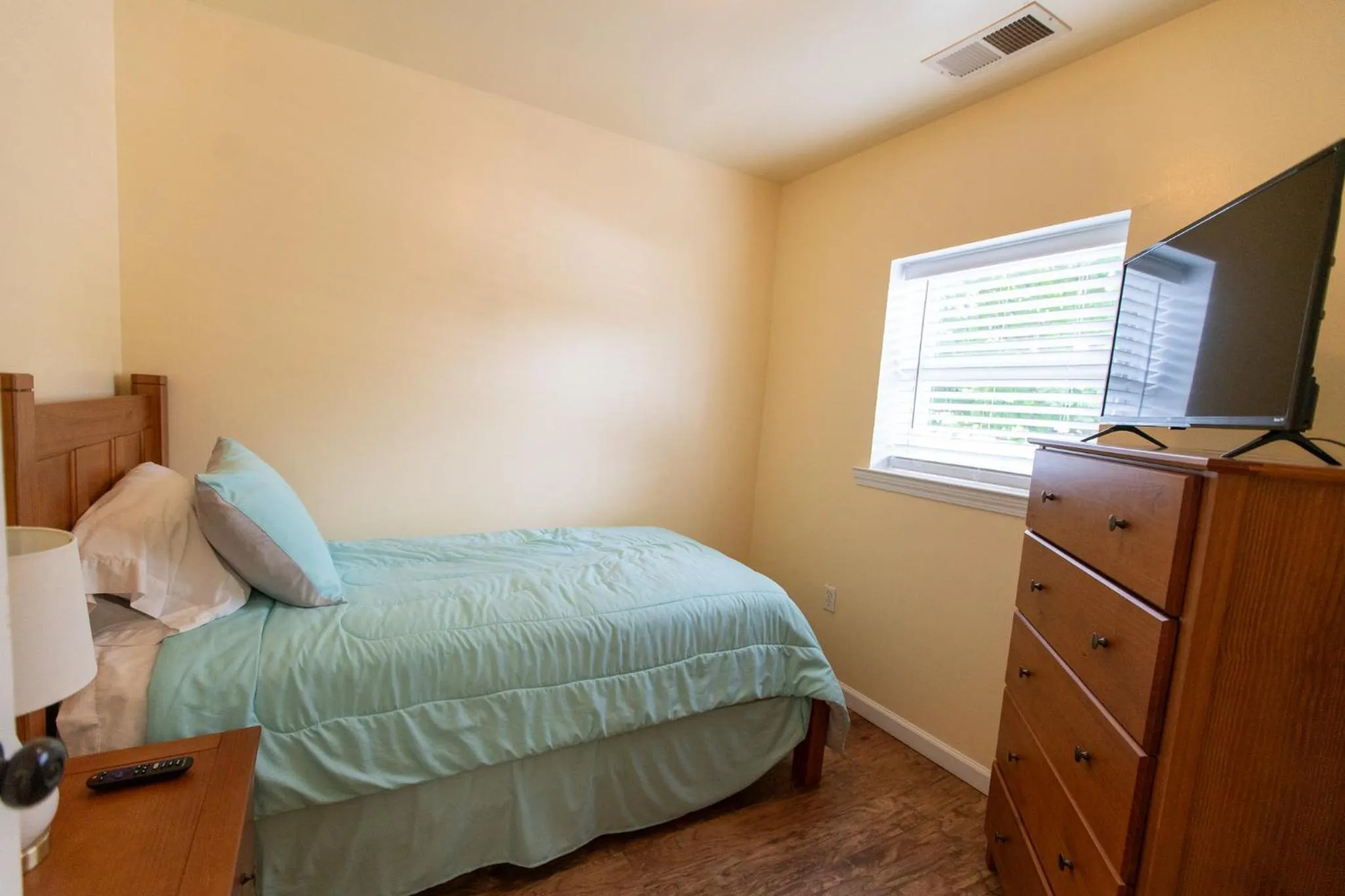 Bed in Howard's Creek Inn