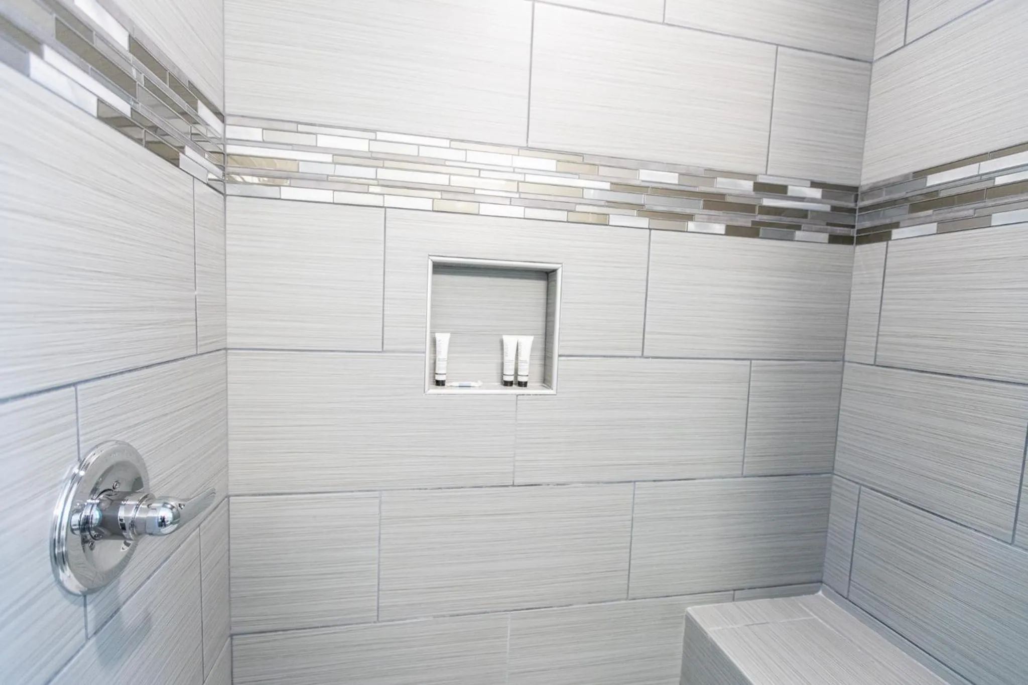 Shower in Howard's Creek Inn