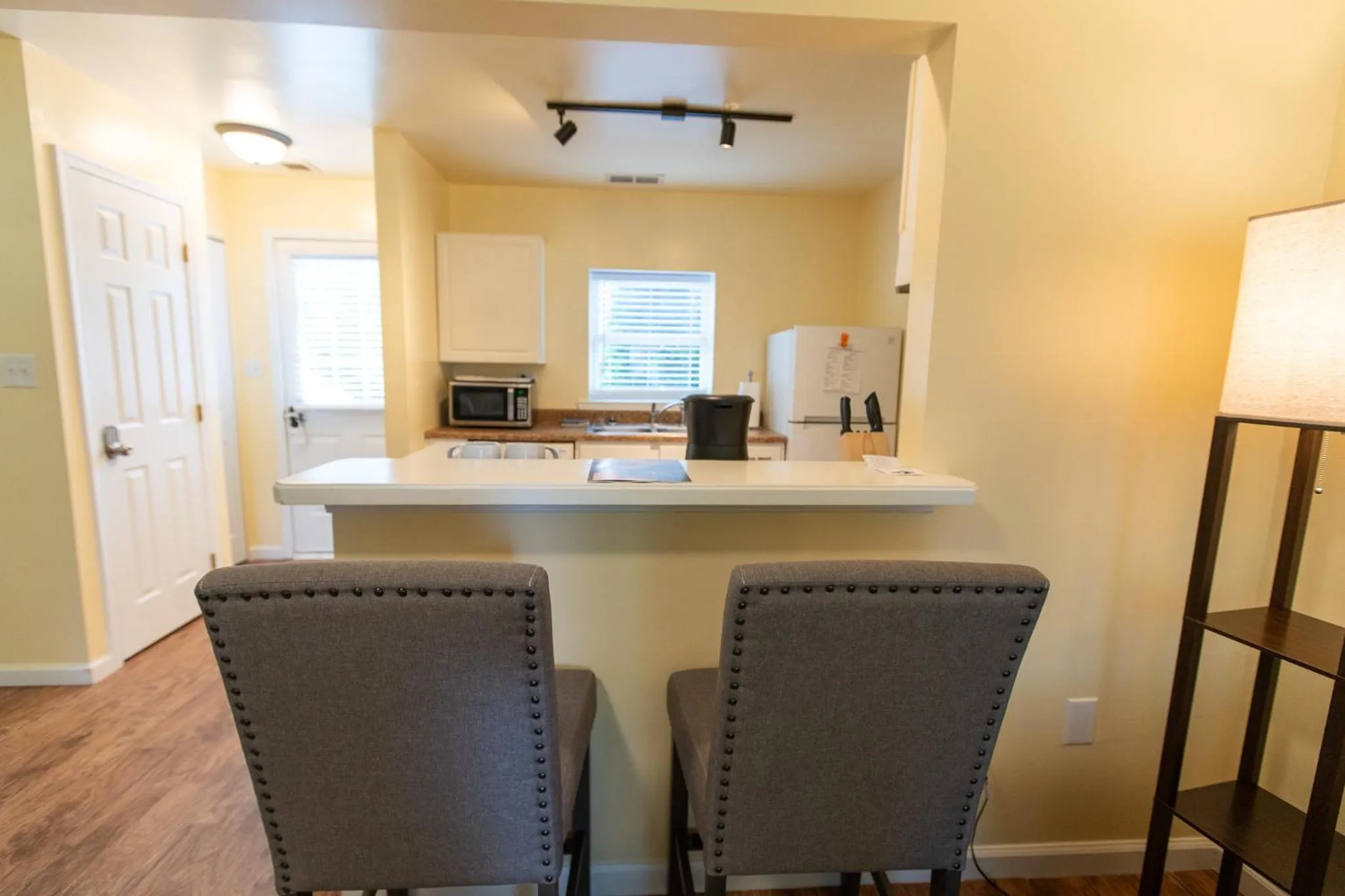 Kitchen or kitchenette in Howard's Creek Inn