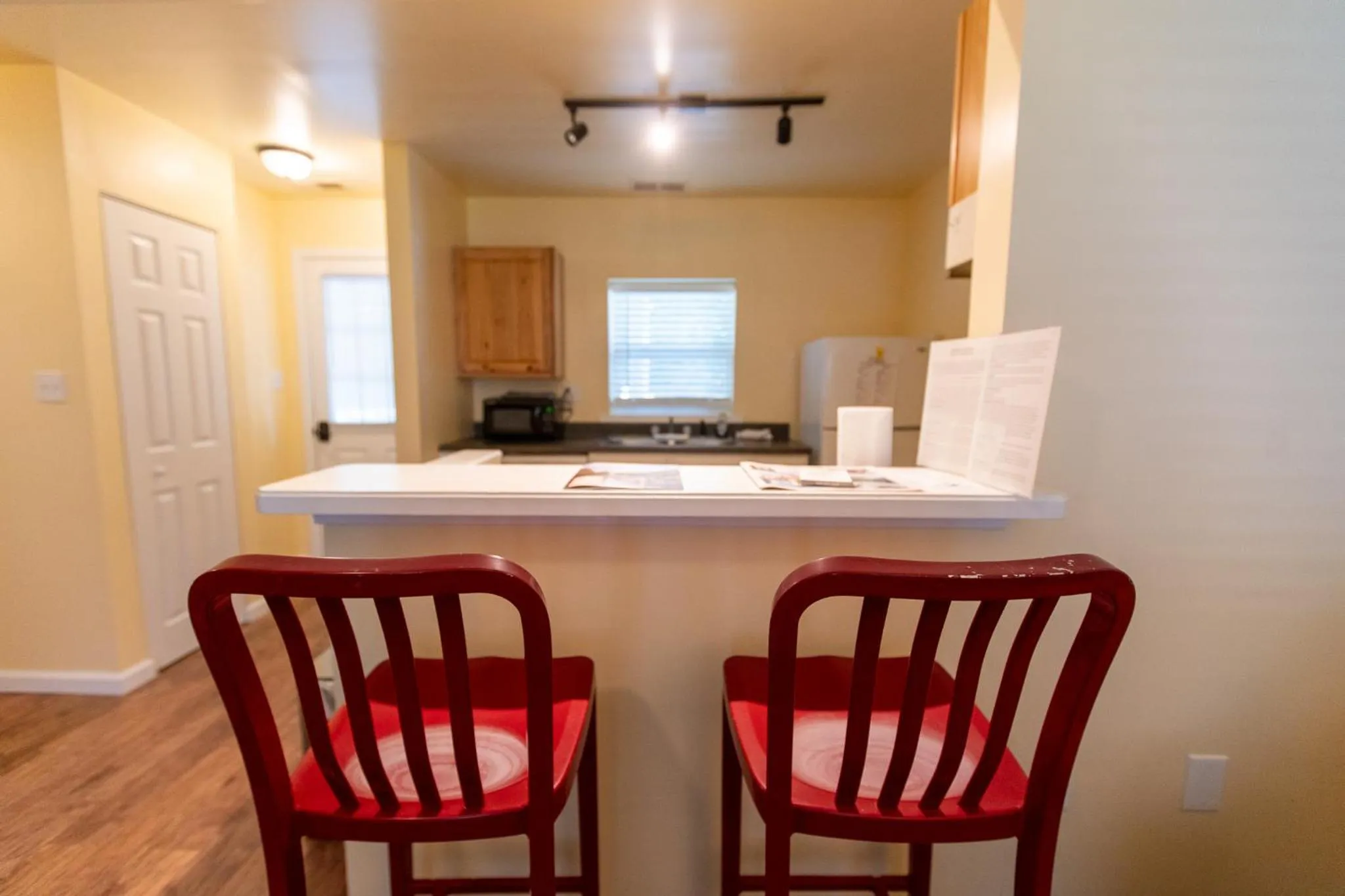Kitchen or kitchenette in Howard's Creek Inn