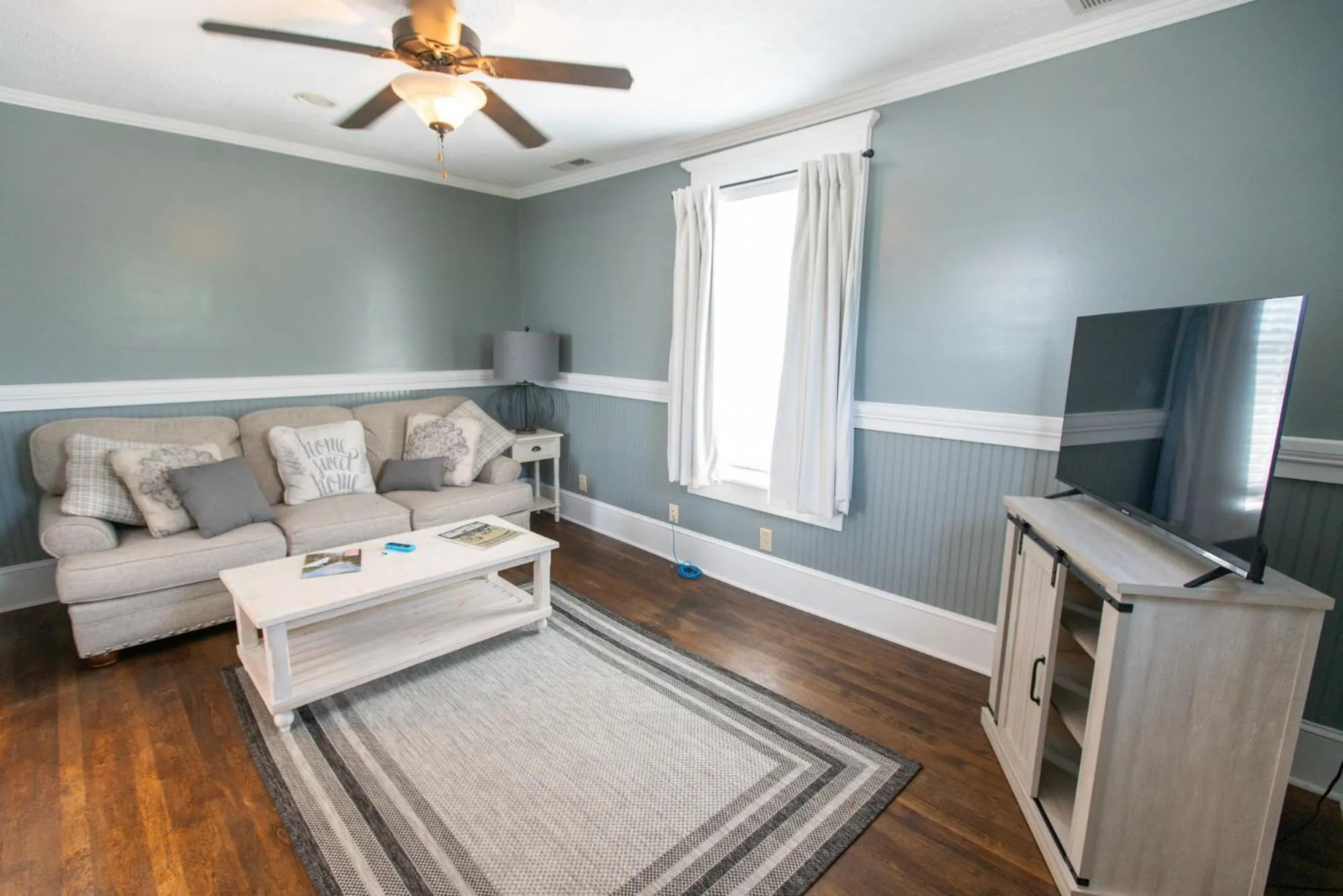 TV and multimedia in Howard's Creek Inn