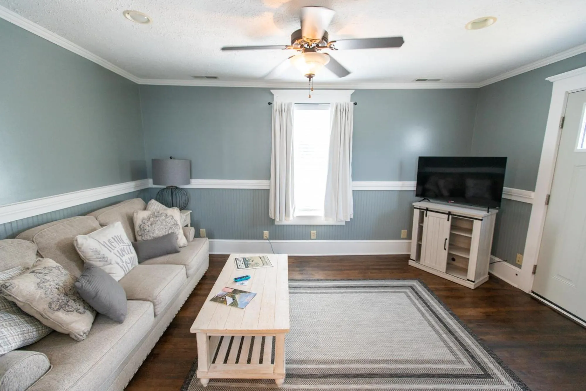 TV and multimedia in Howard's Creek Inn