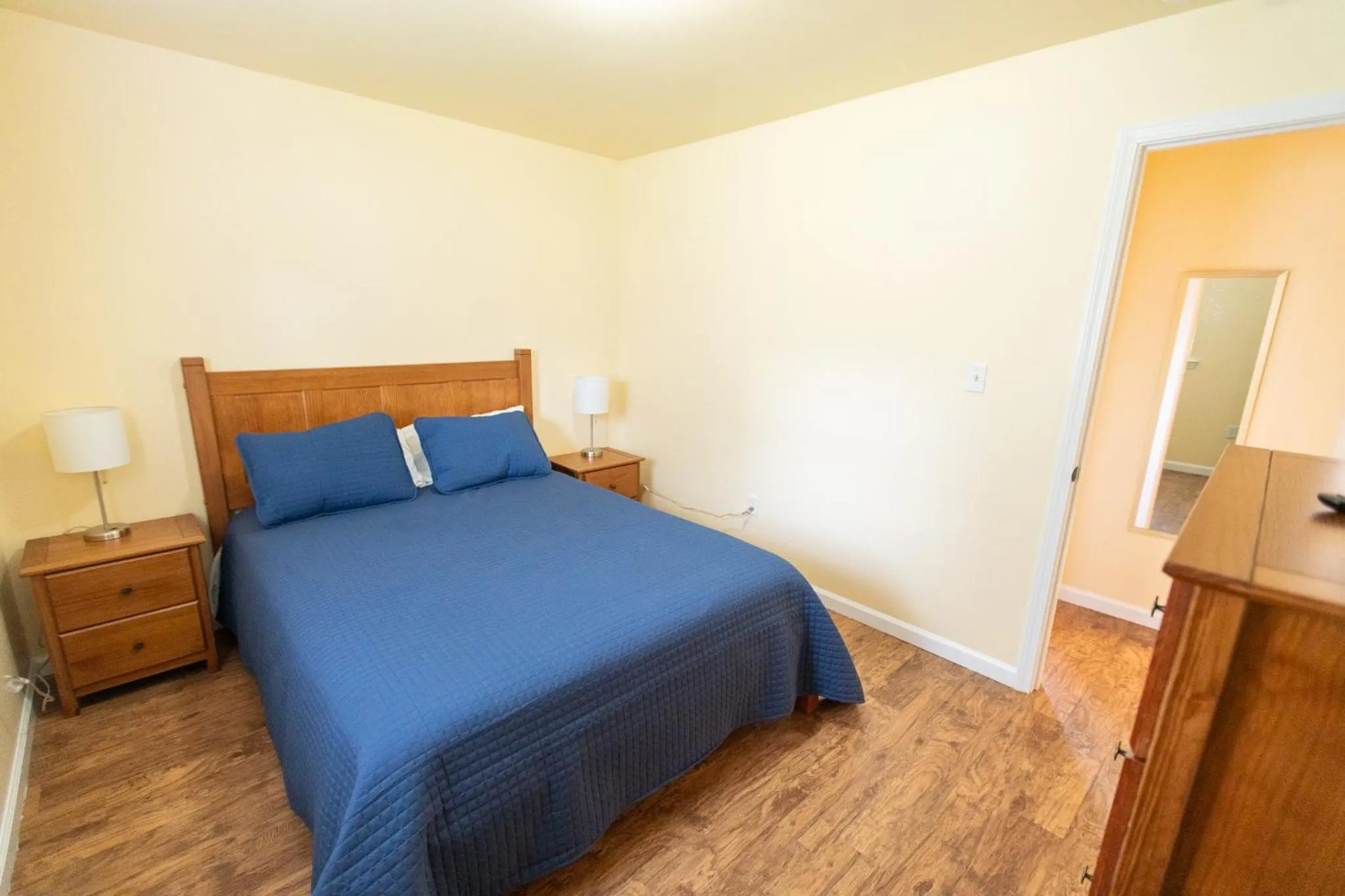 Bed in Howard's Creek Inn