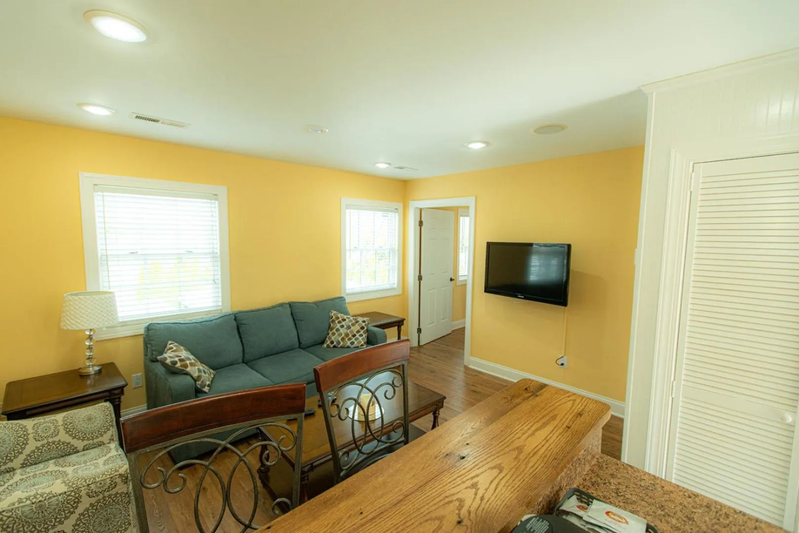 Living room in Howard's Creek Inn