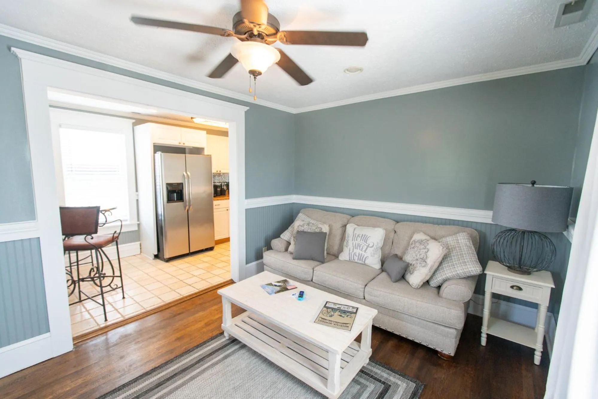 Living room in Howard's Creek Inn