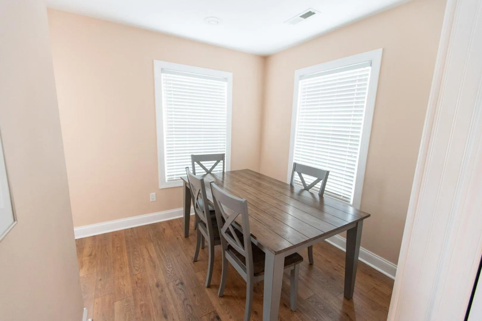 Dining area in Howard's Creek Inn