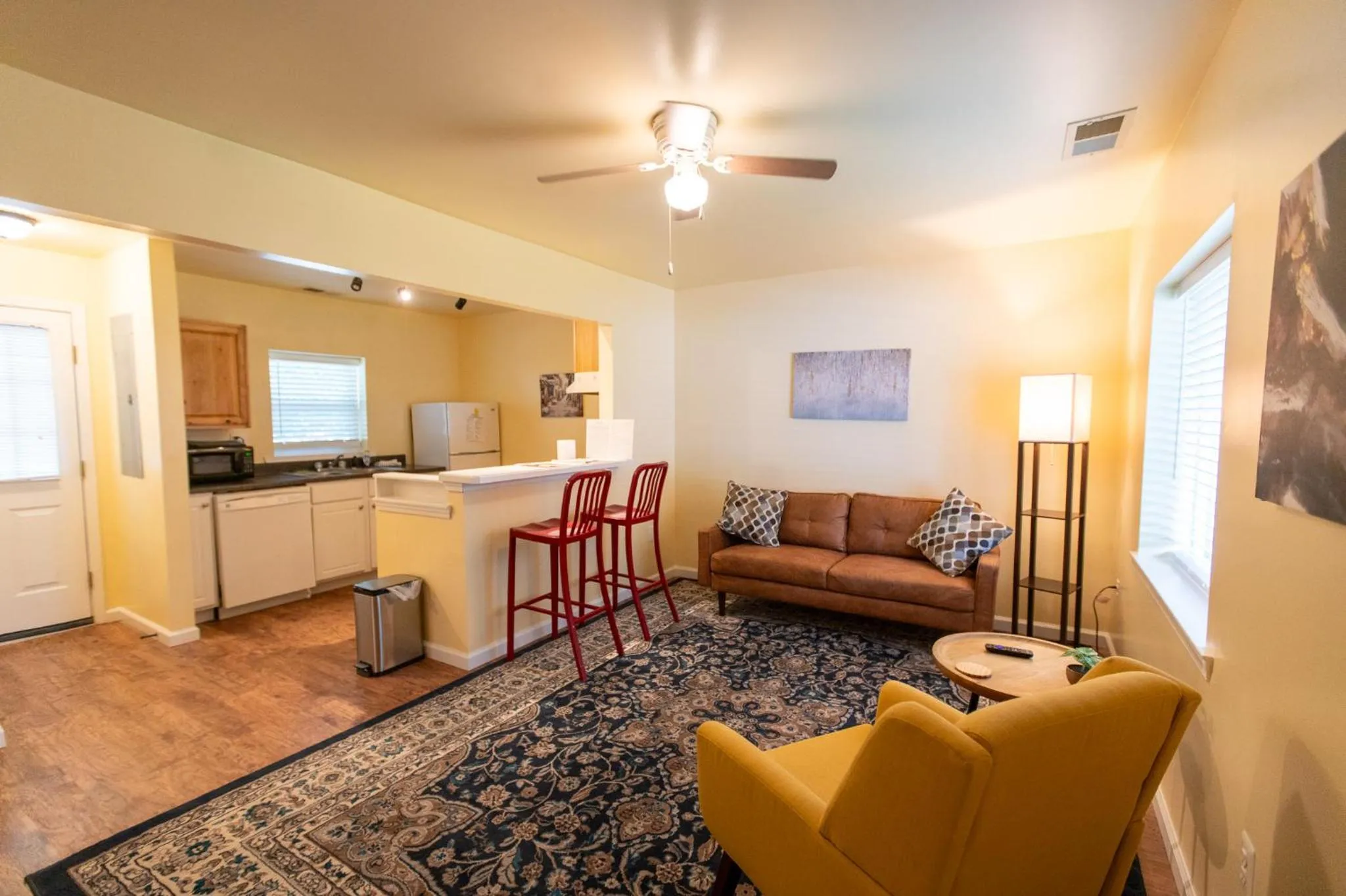 TV and multimedia in Howard's Creek Inn