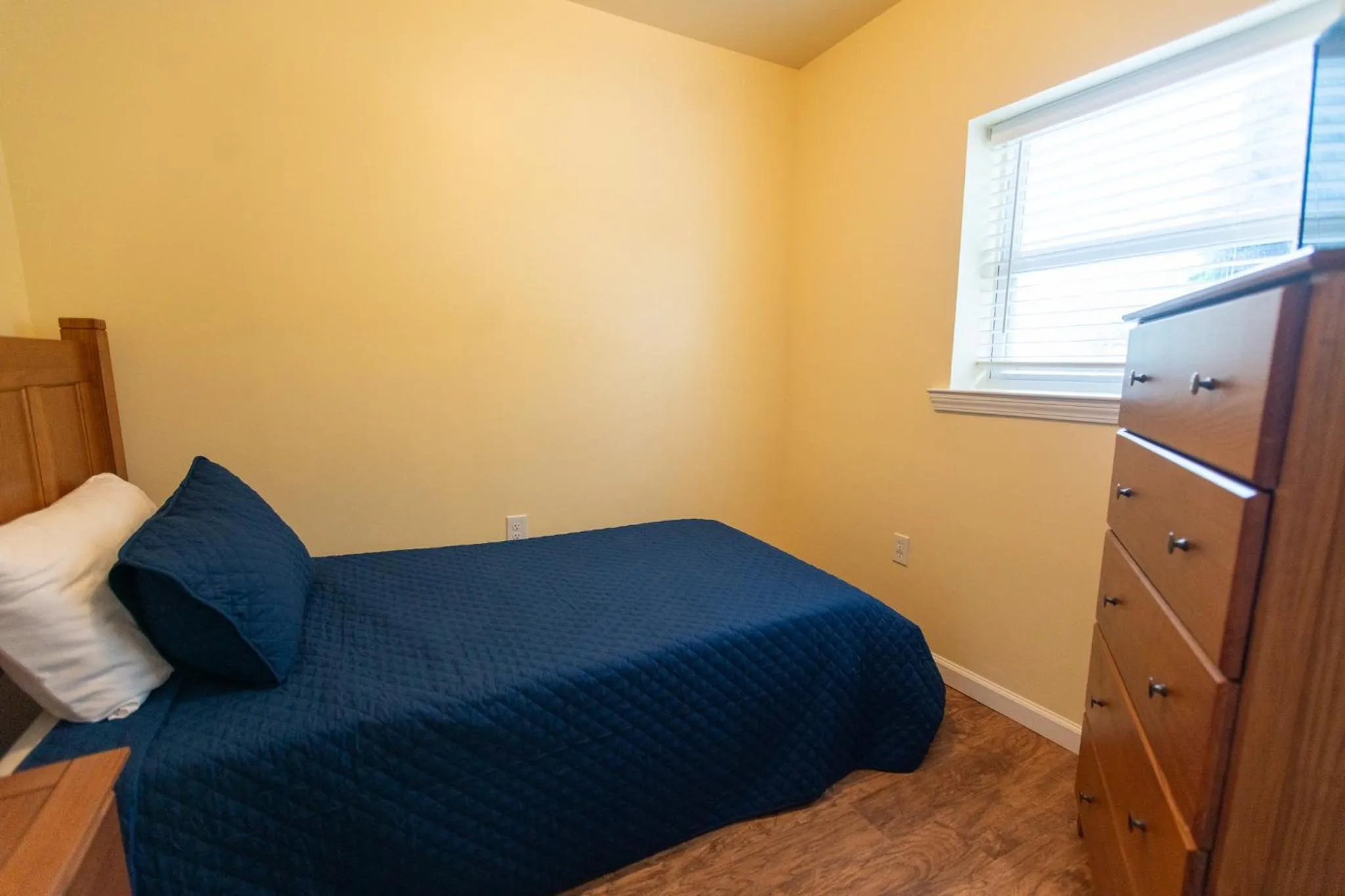 Bed in Howard's Creek Inn