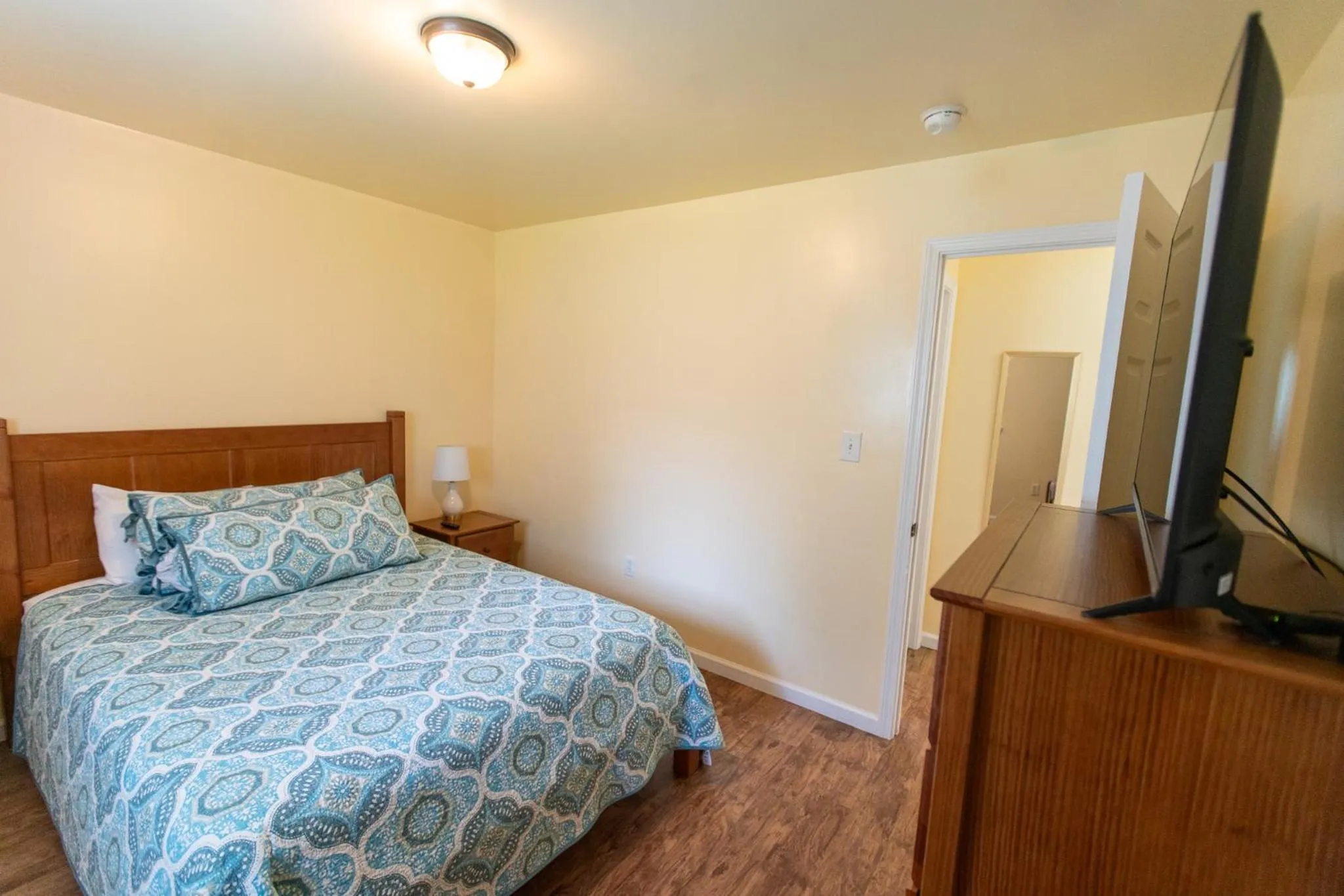 Bed in Howard's Creek Inn