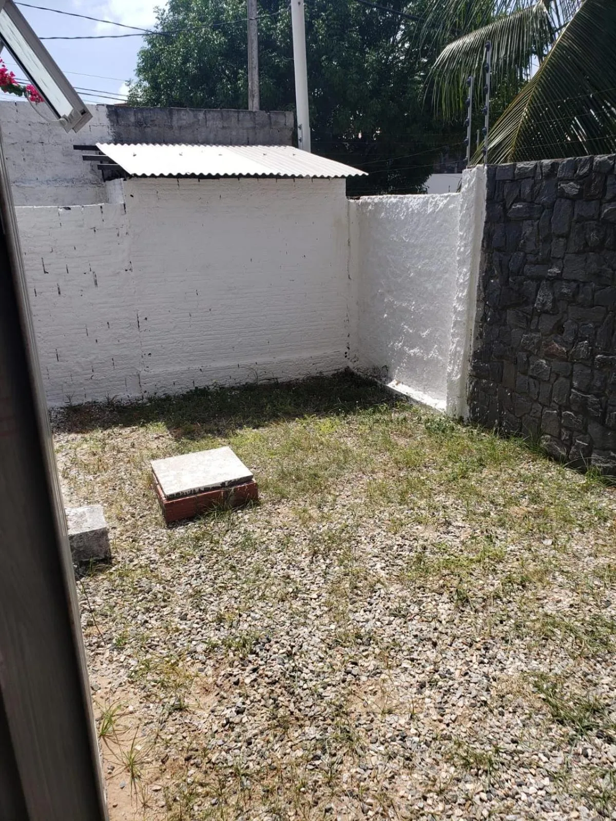 Inner courtyard view in Iron Flat