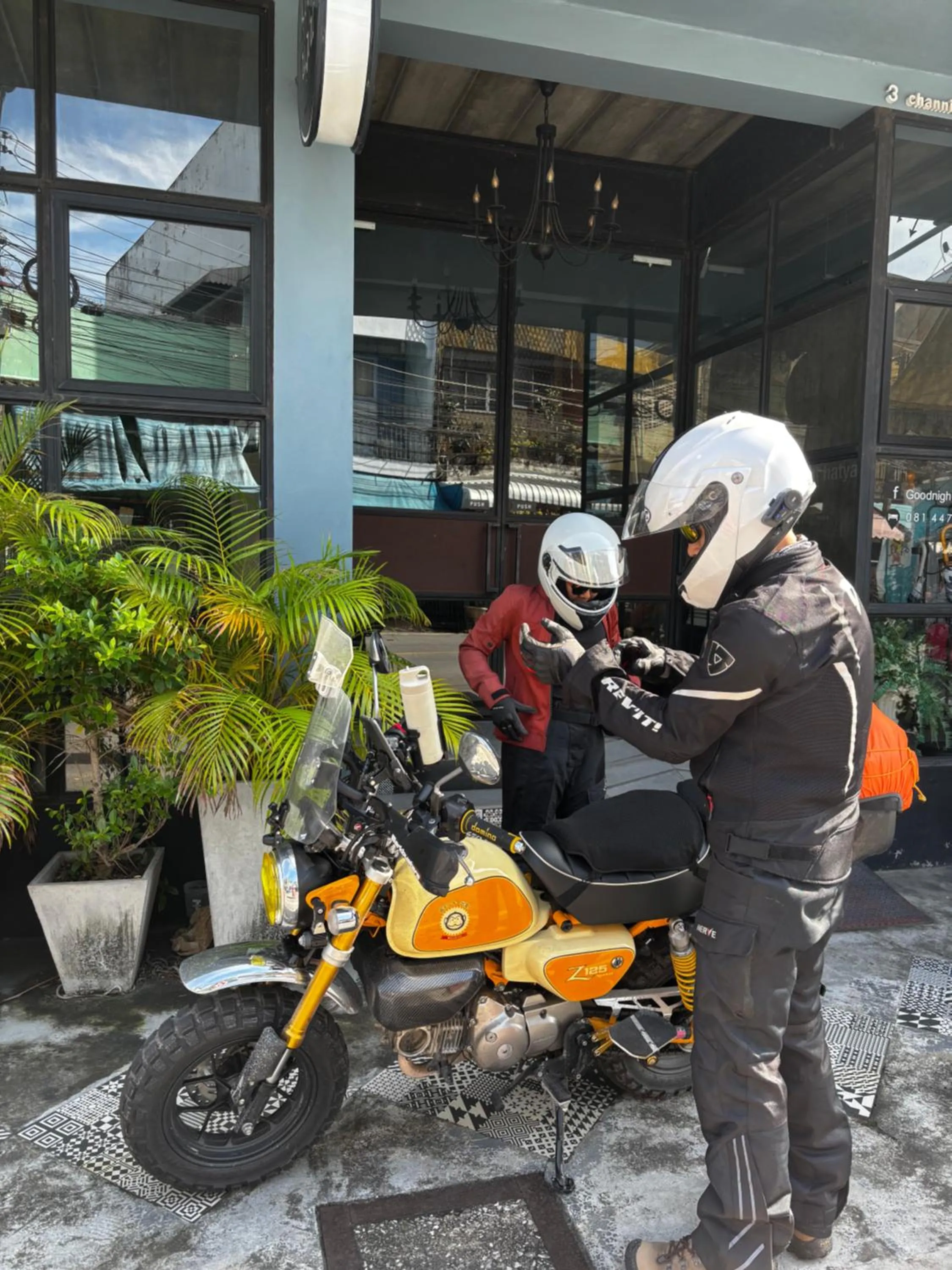 Goodnight Poshtel + Free Netflix