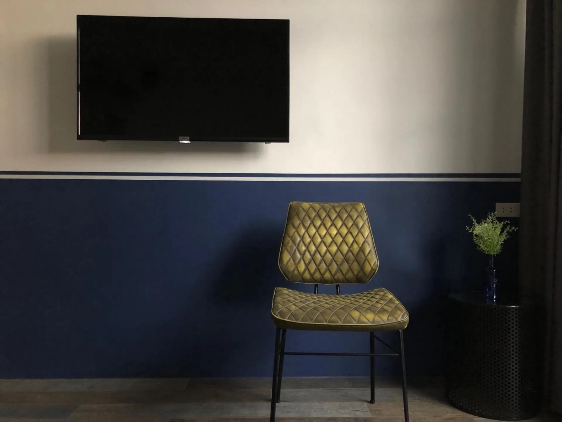 Goodnight Poshtel + Free Netflix