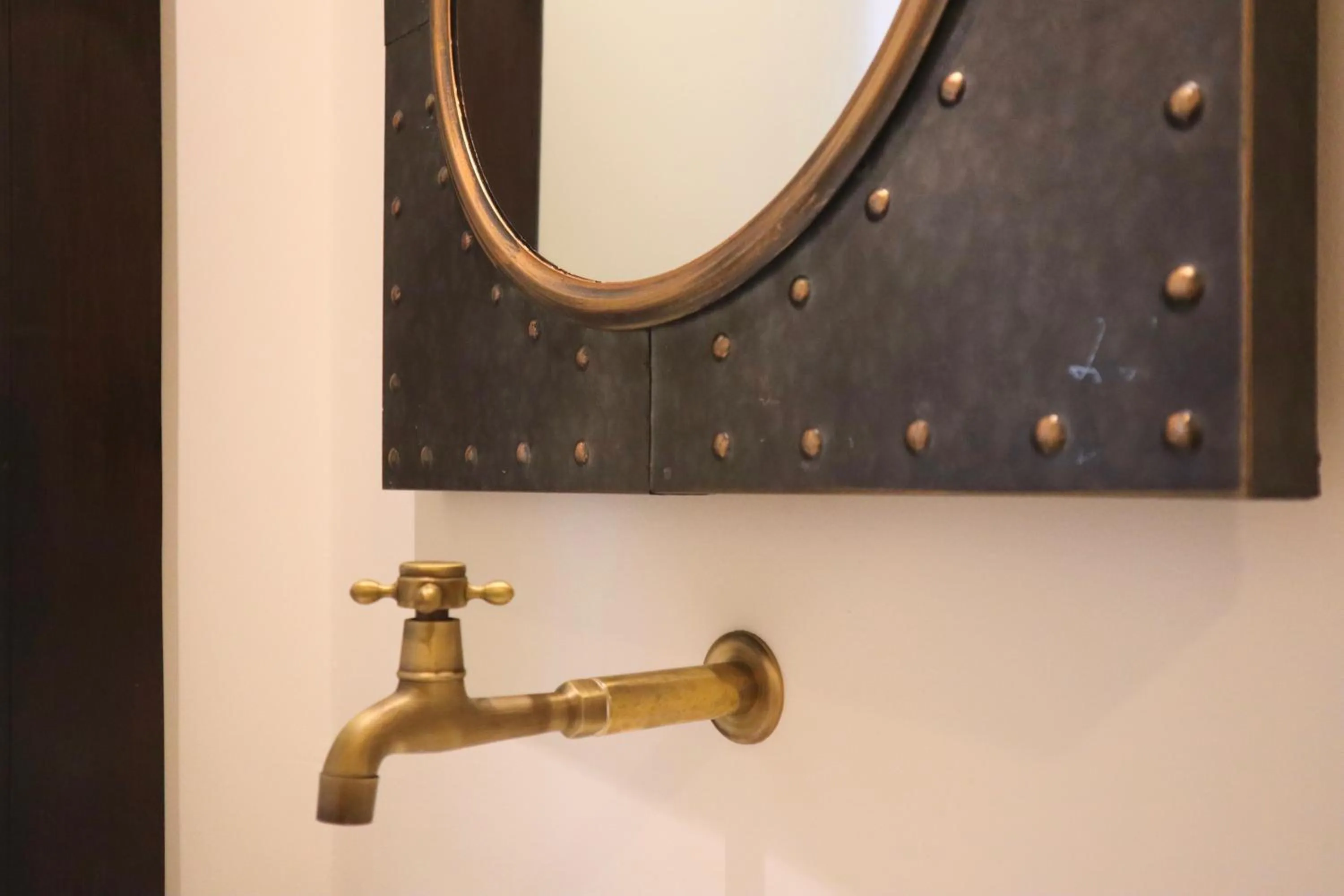 Goodnight Poshtel + Free Netflix