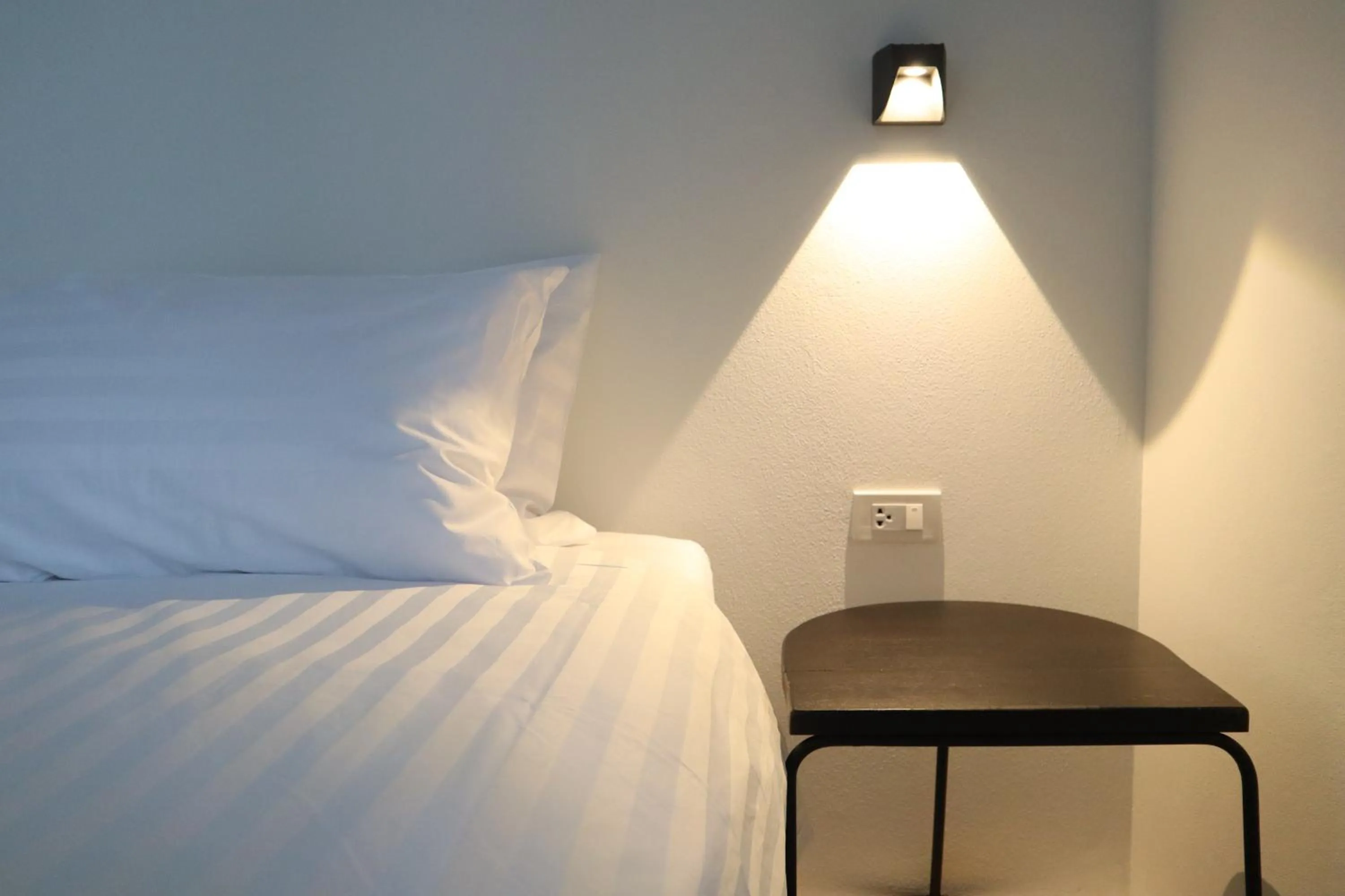 Bed in Goodnight Poshtel + Free Netflix