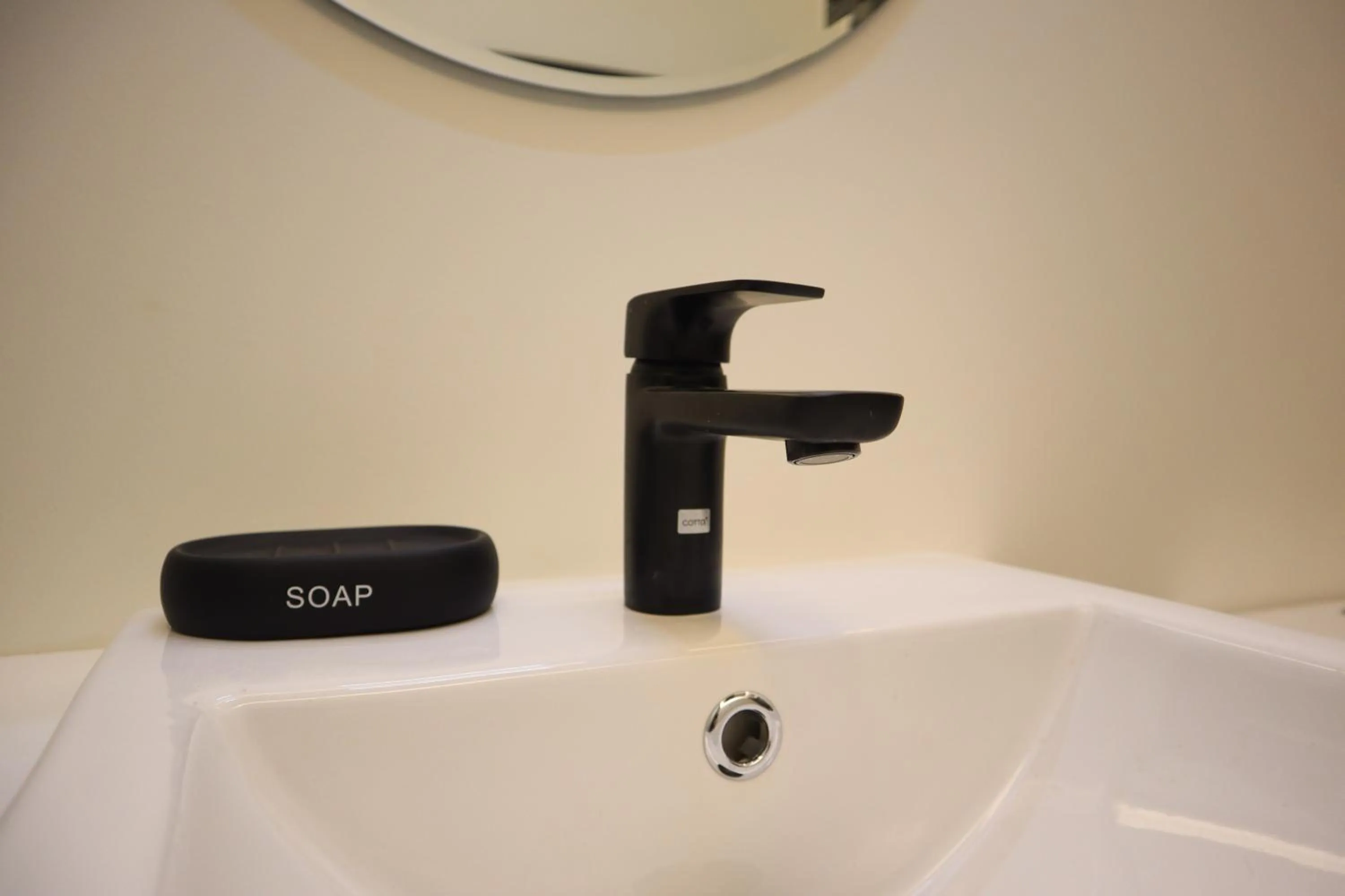 Goodnight Poshtel + Free Netflix