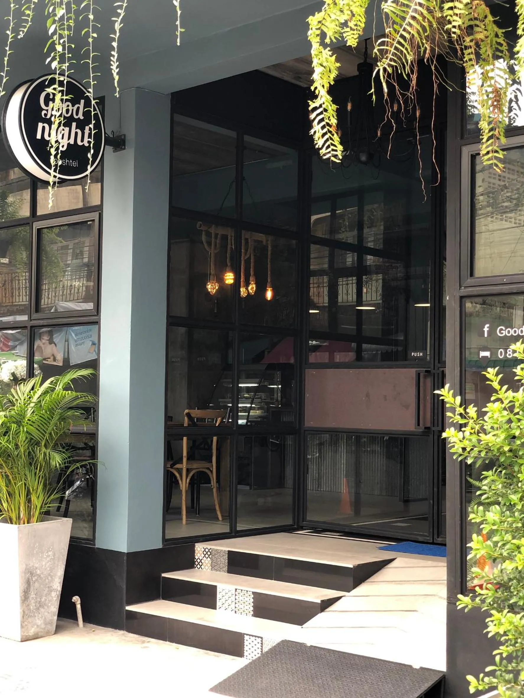 Goodnight Poshtel + Free Netflix